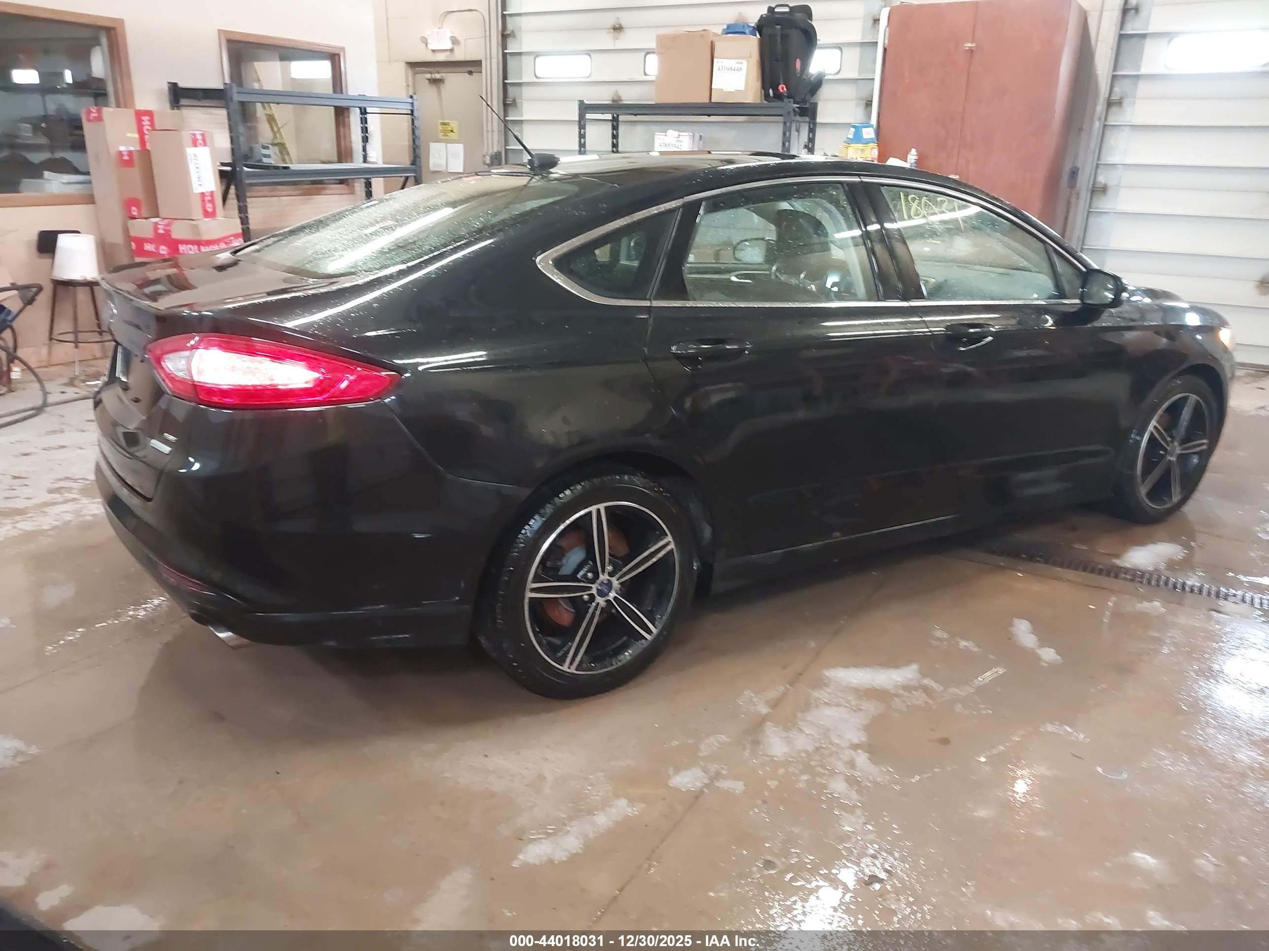 FORD FUSION image 4