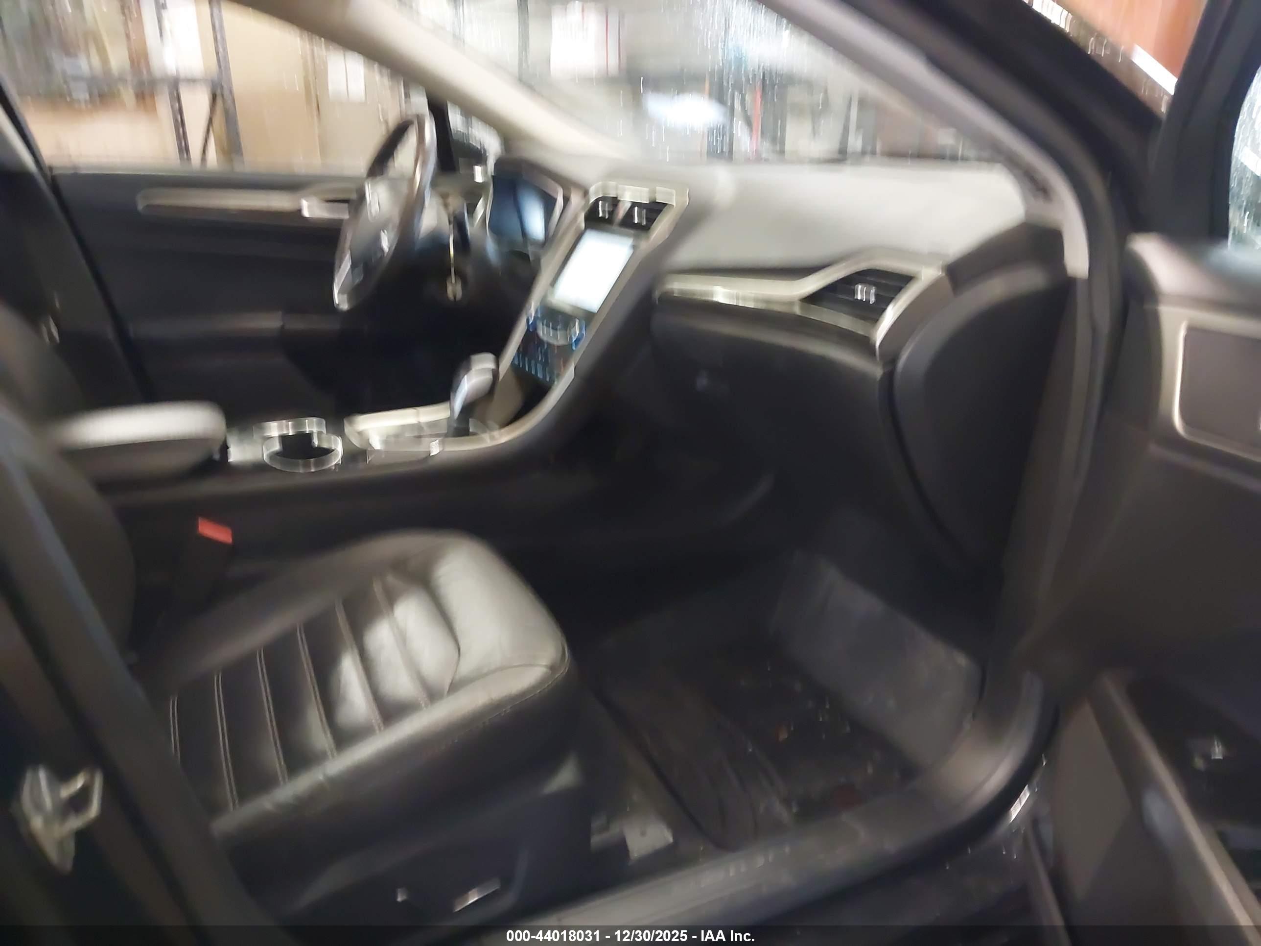 FORD FUSION image 5