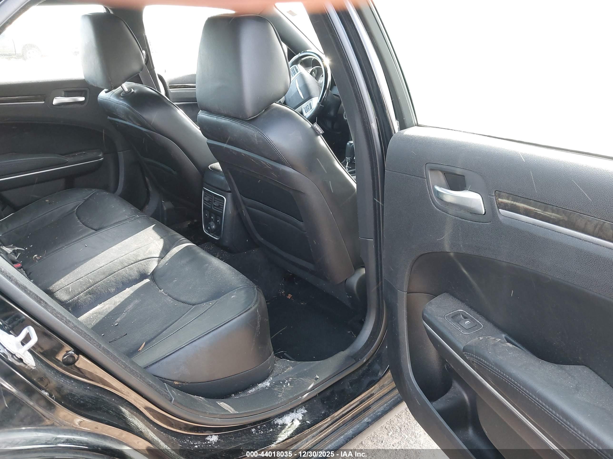 CHRYSLER 300C image 8