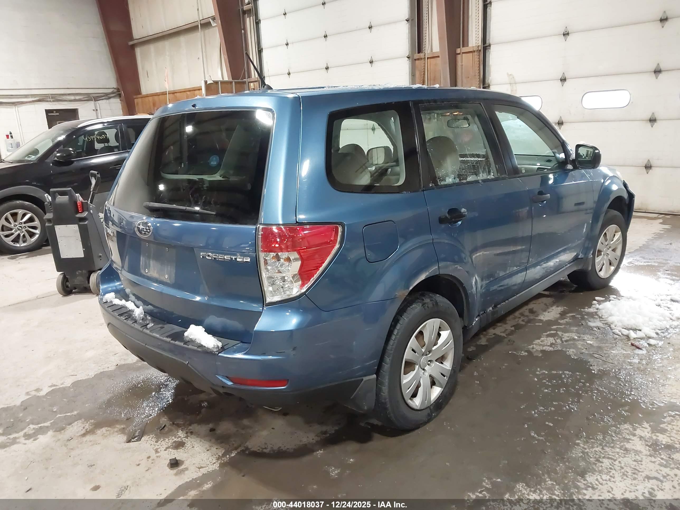 SUBARU FORESTER image 4