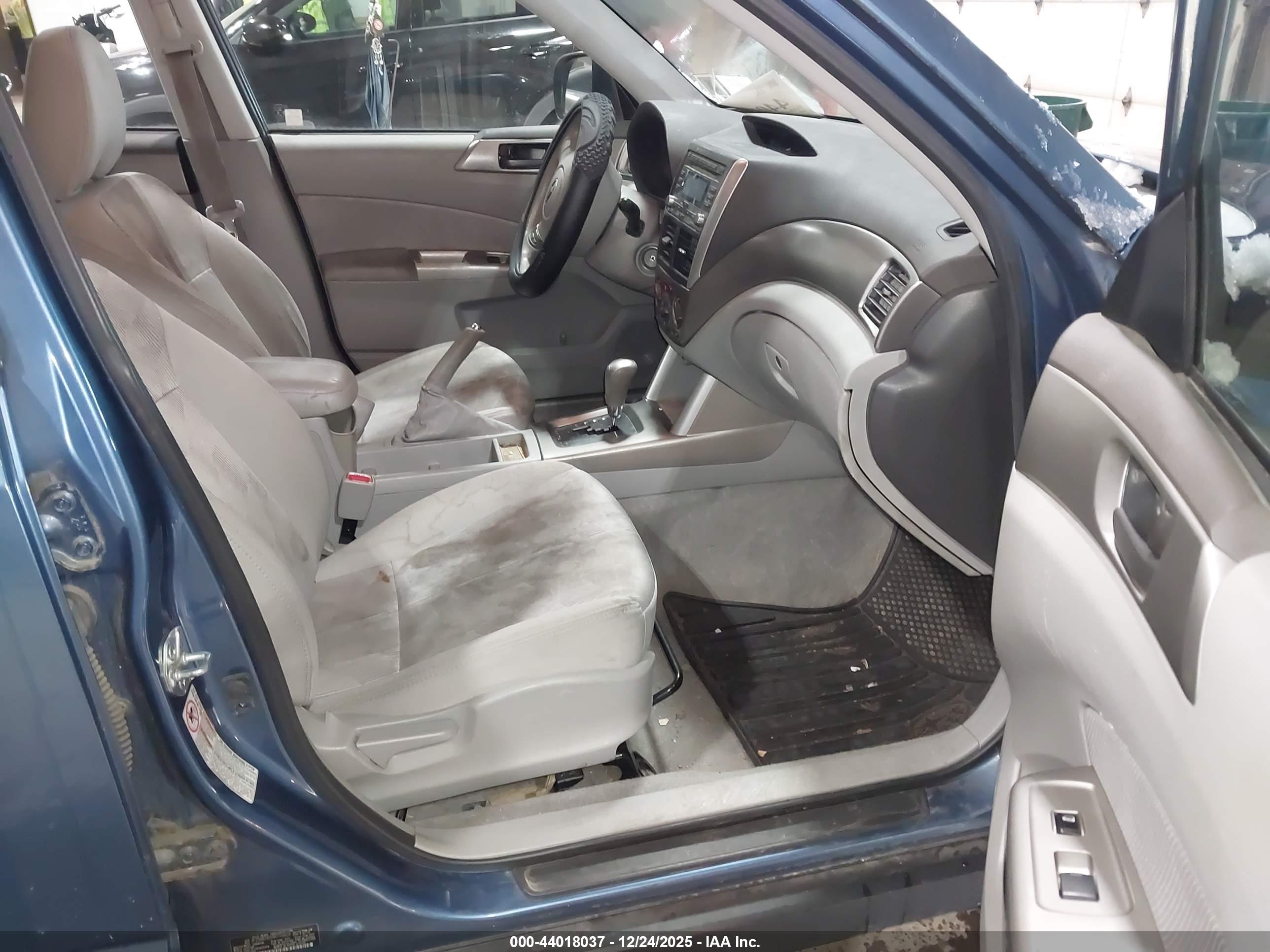 SUBARU FORESTER image 5