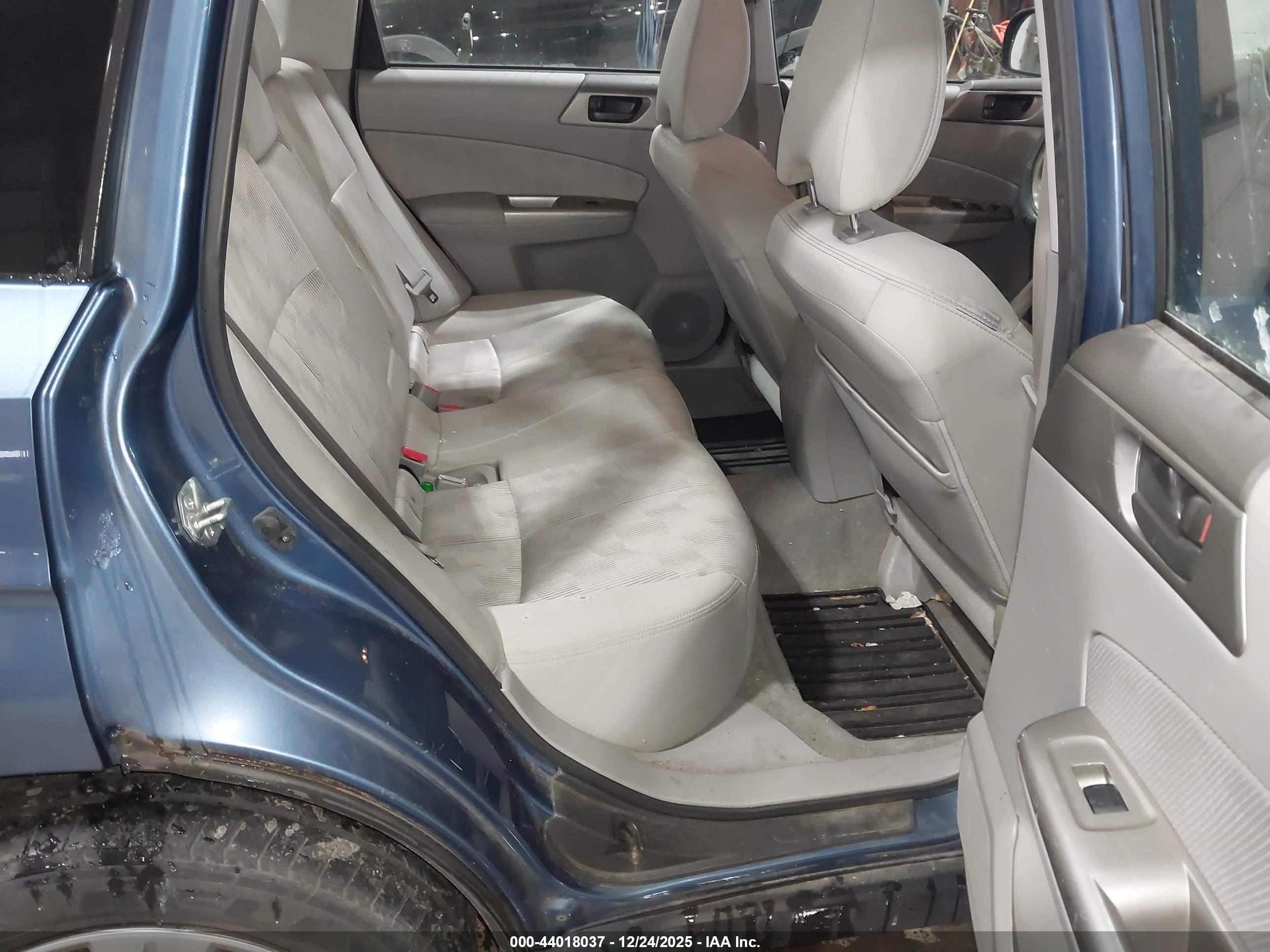 SUBARU FORESTER image 8