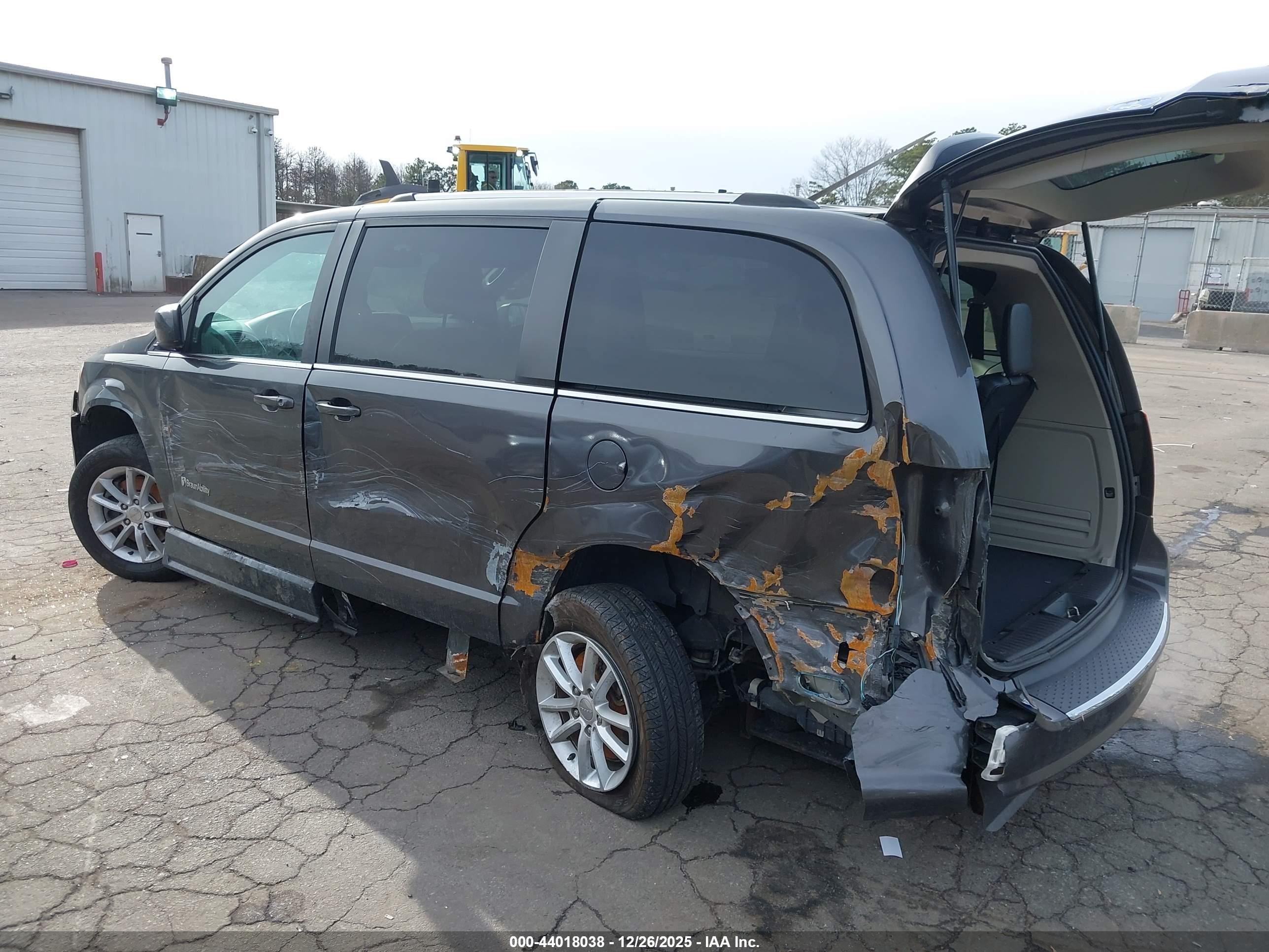 DODGE GRAND image 3