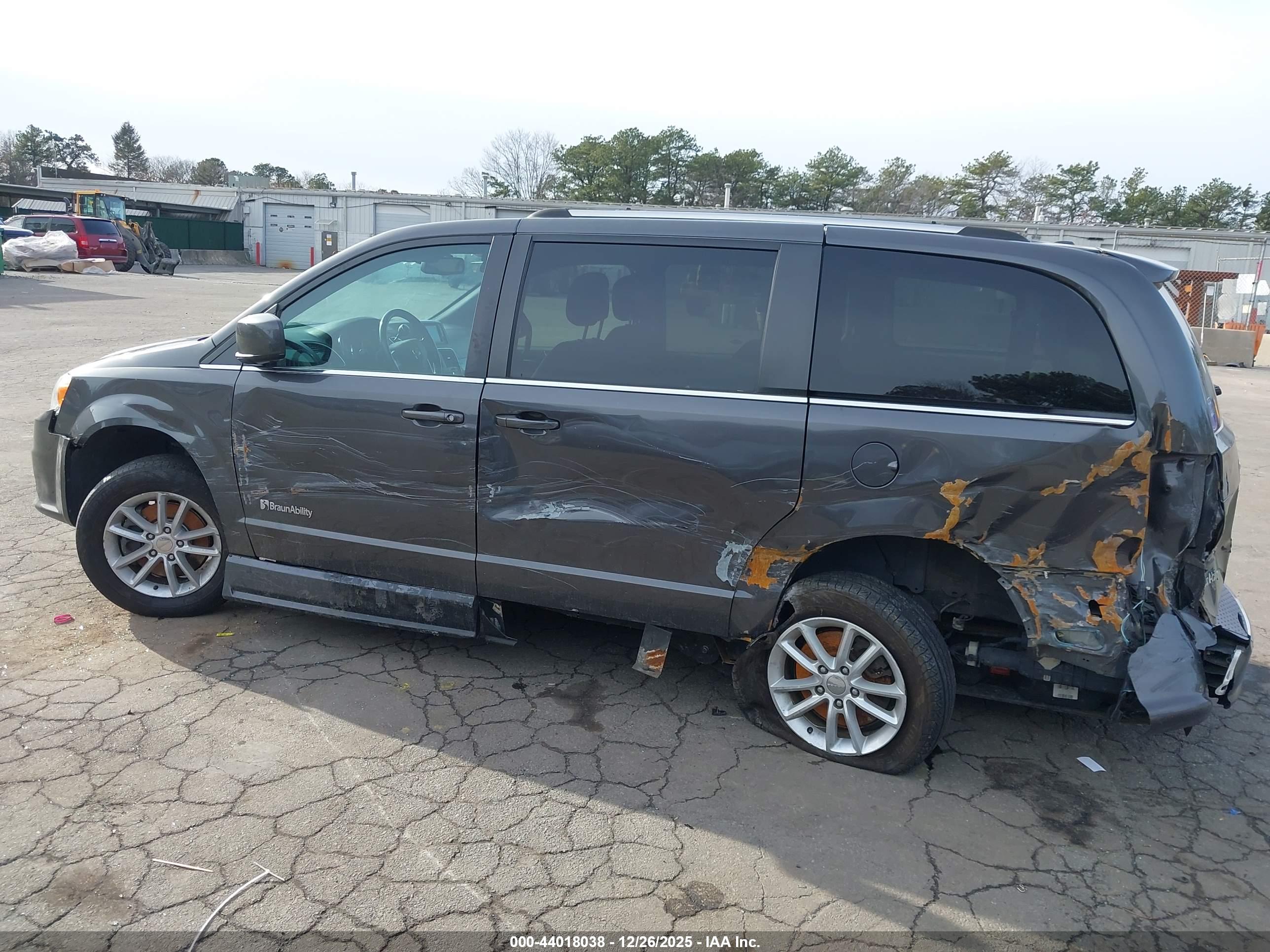 DODGE GRAND image 6