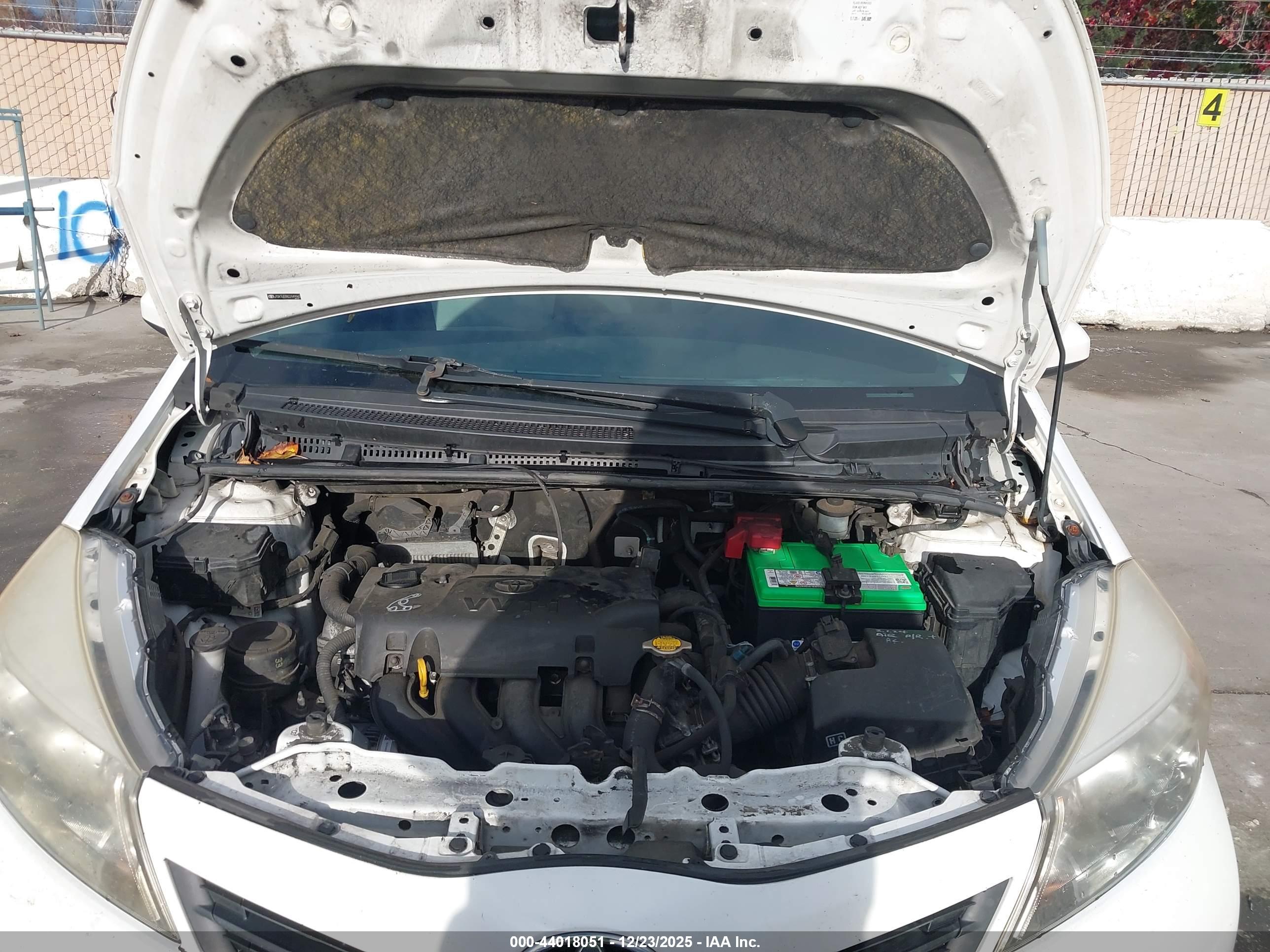 TOYOTA YARIS image 10