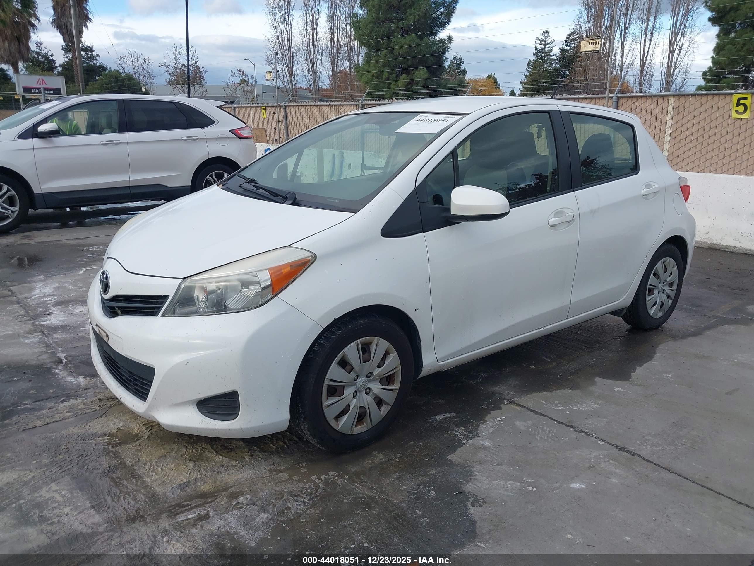 TOYOTA YARIS image 2