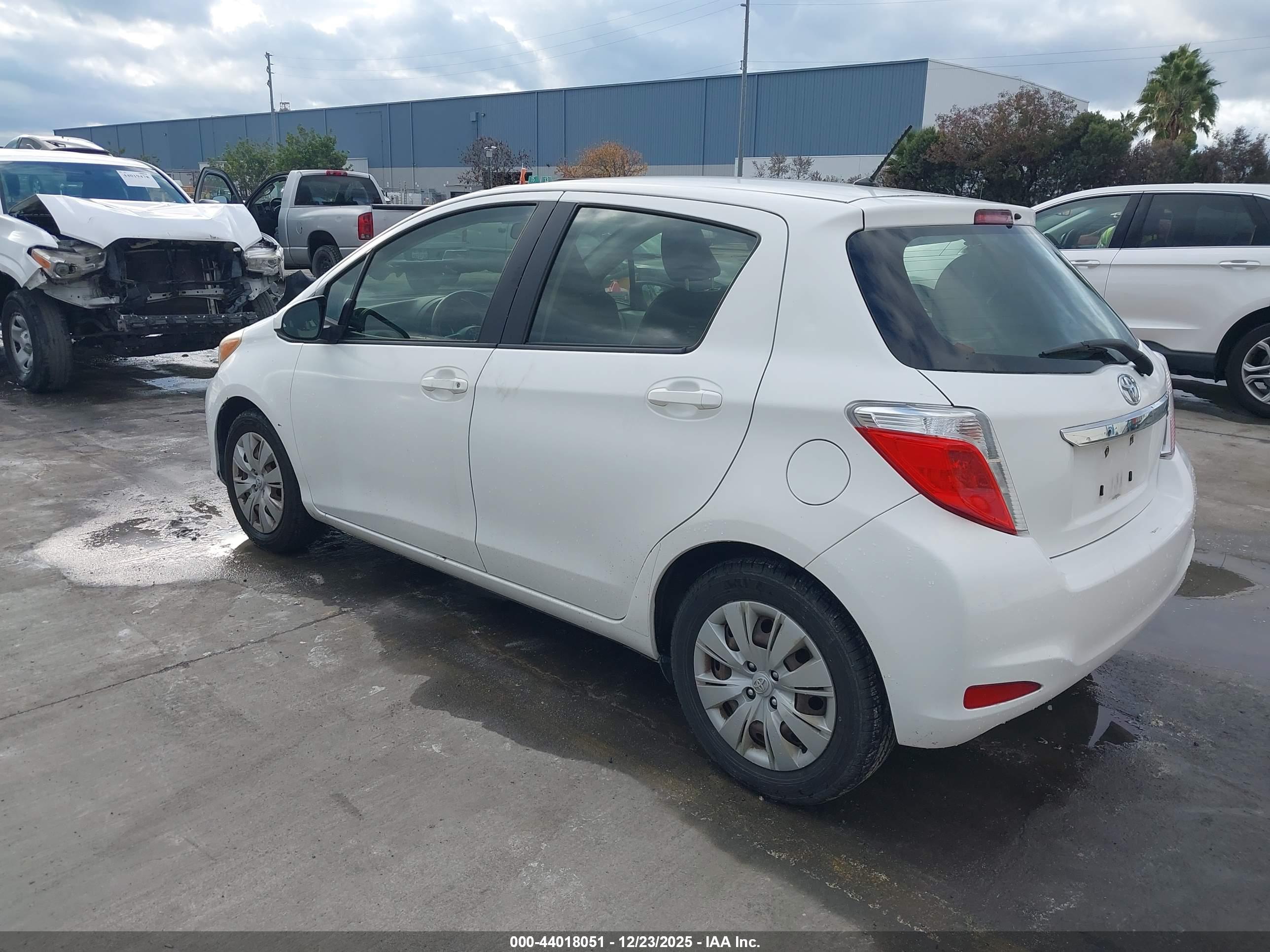 TOYOTA YARIS image 3