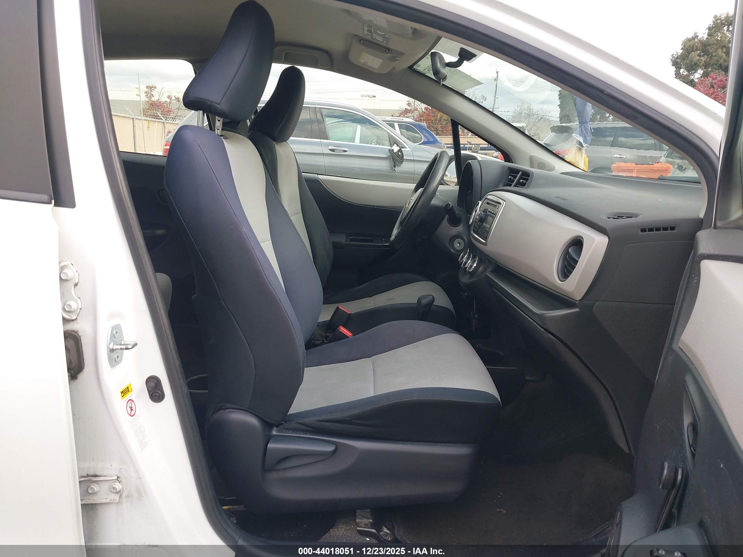 TOYOTA YARIS image 5