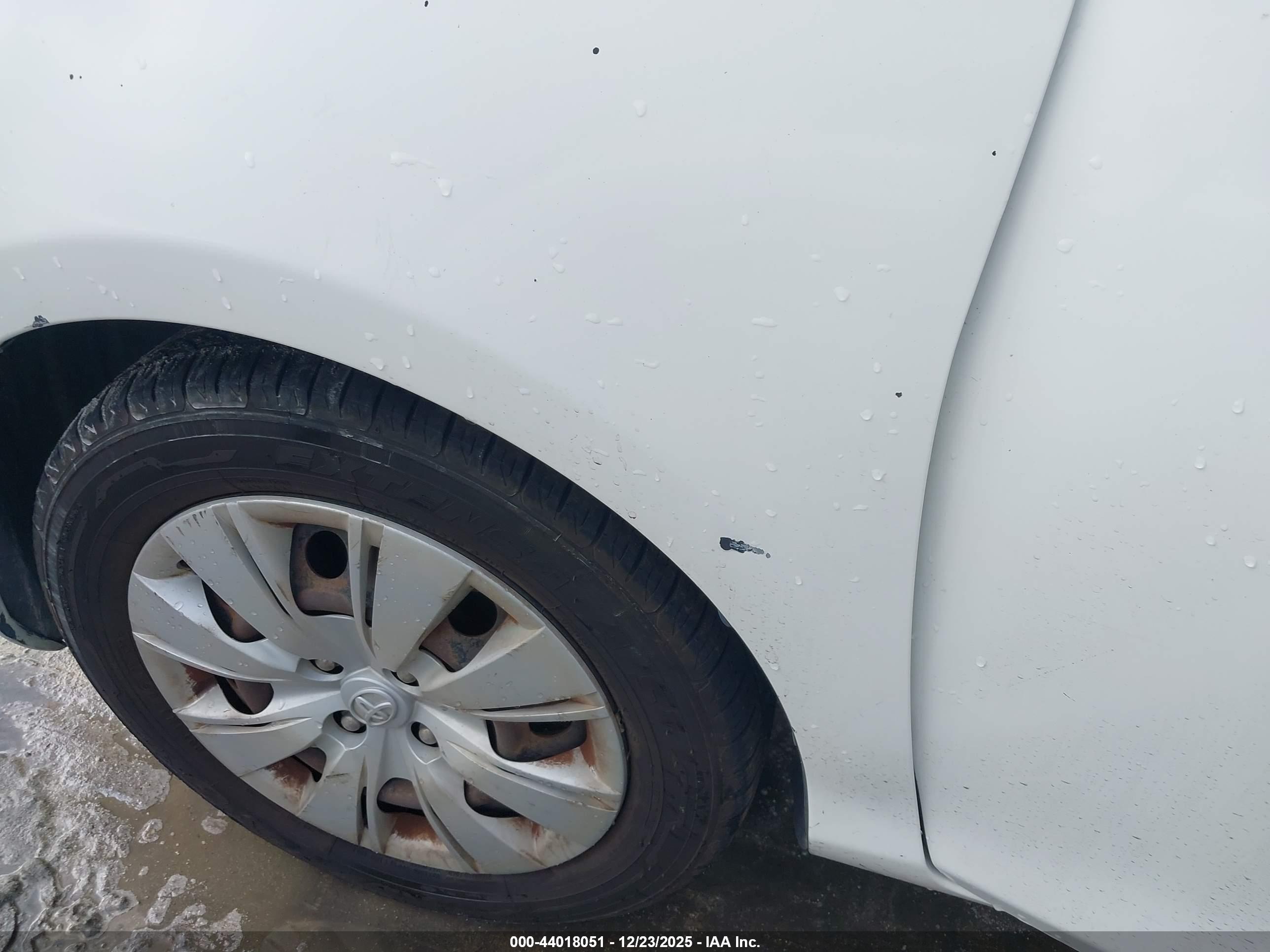 TOYOTA YARIS image 6