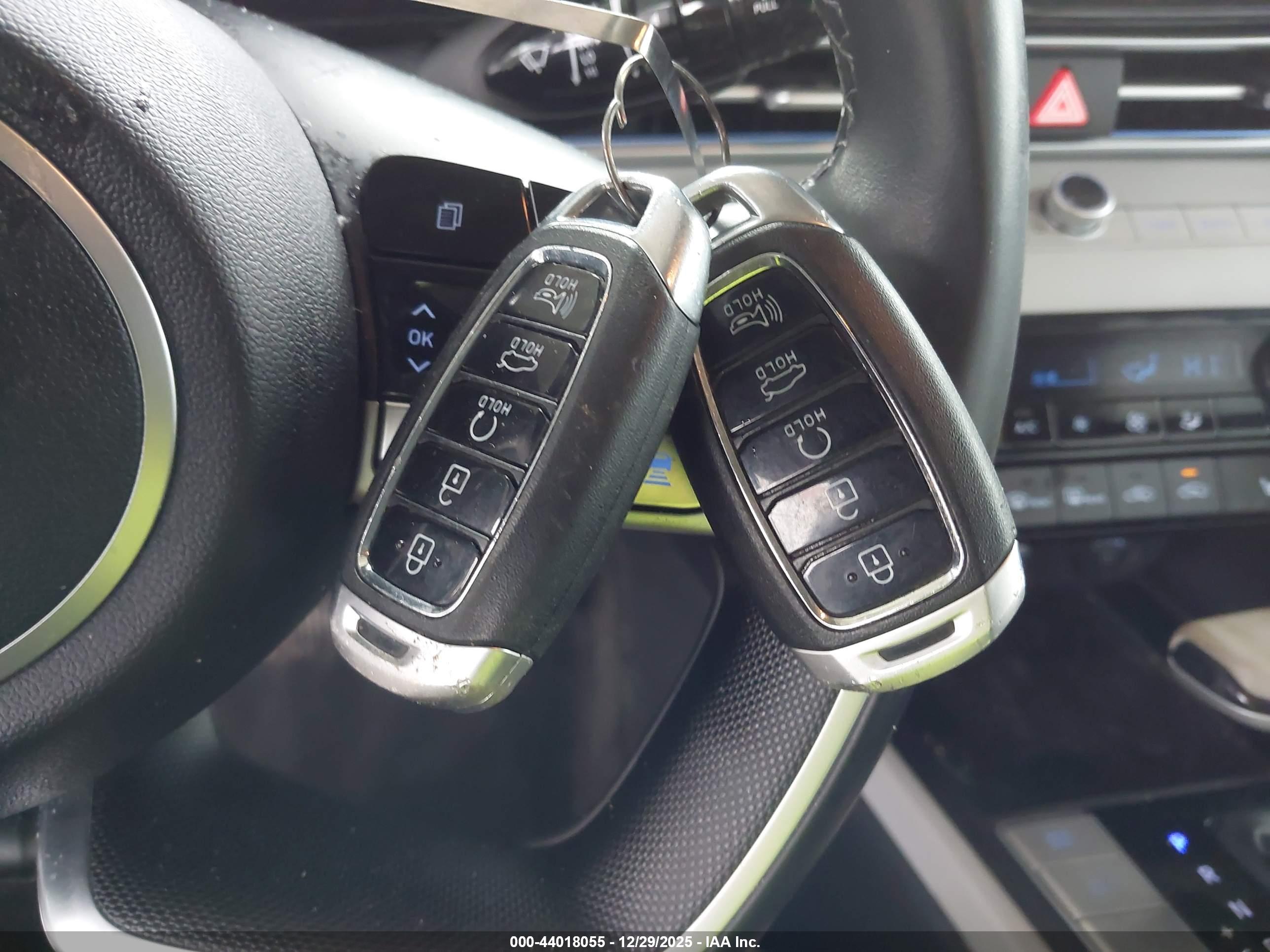 HYUNDAI ELANTRA image 11