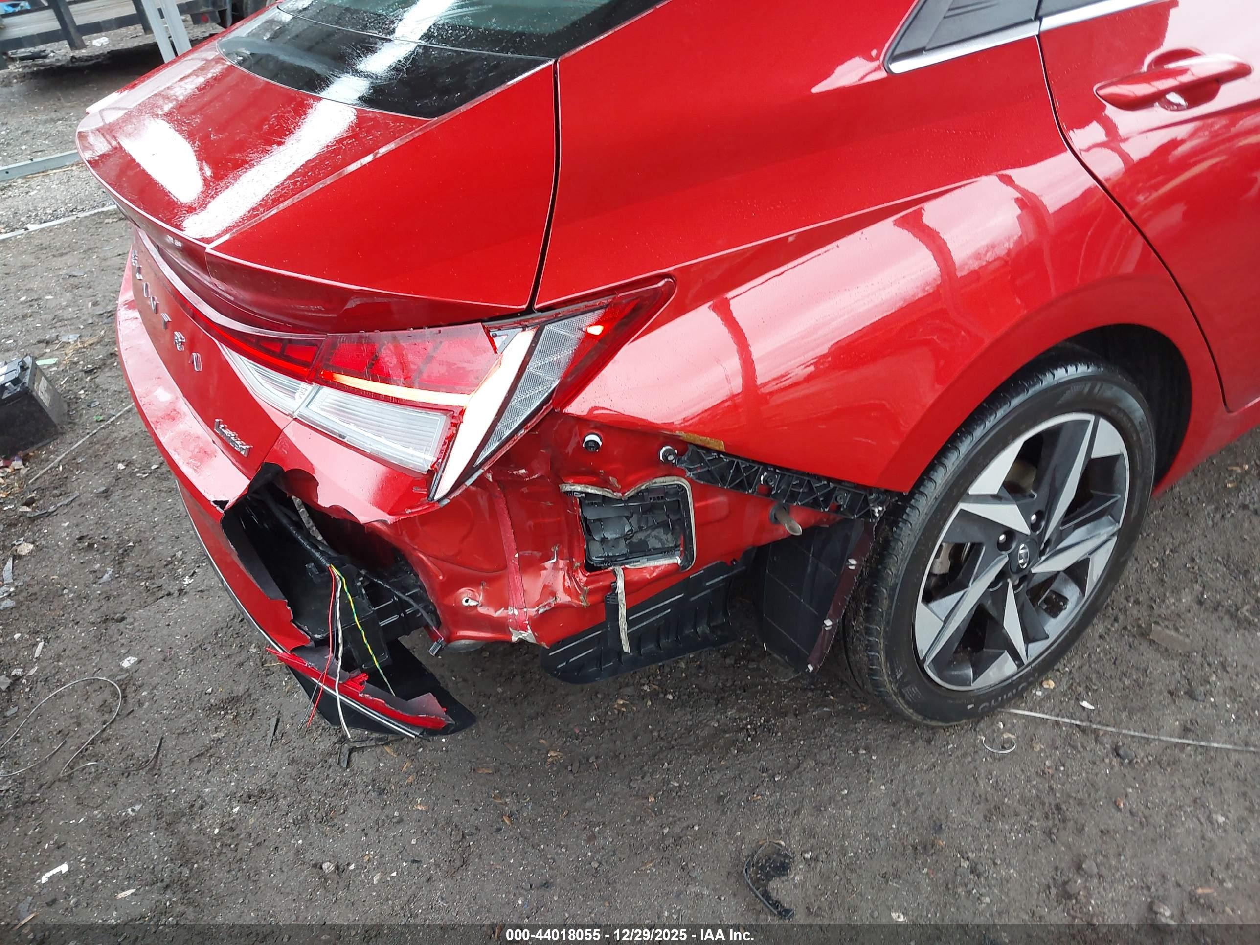 HYUNDAI ELANTRA image 6