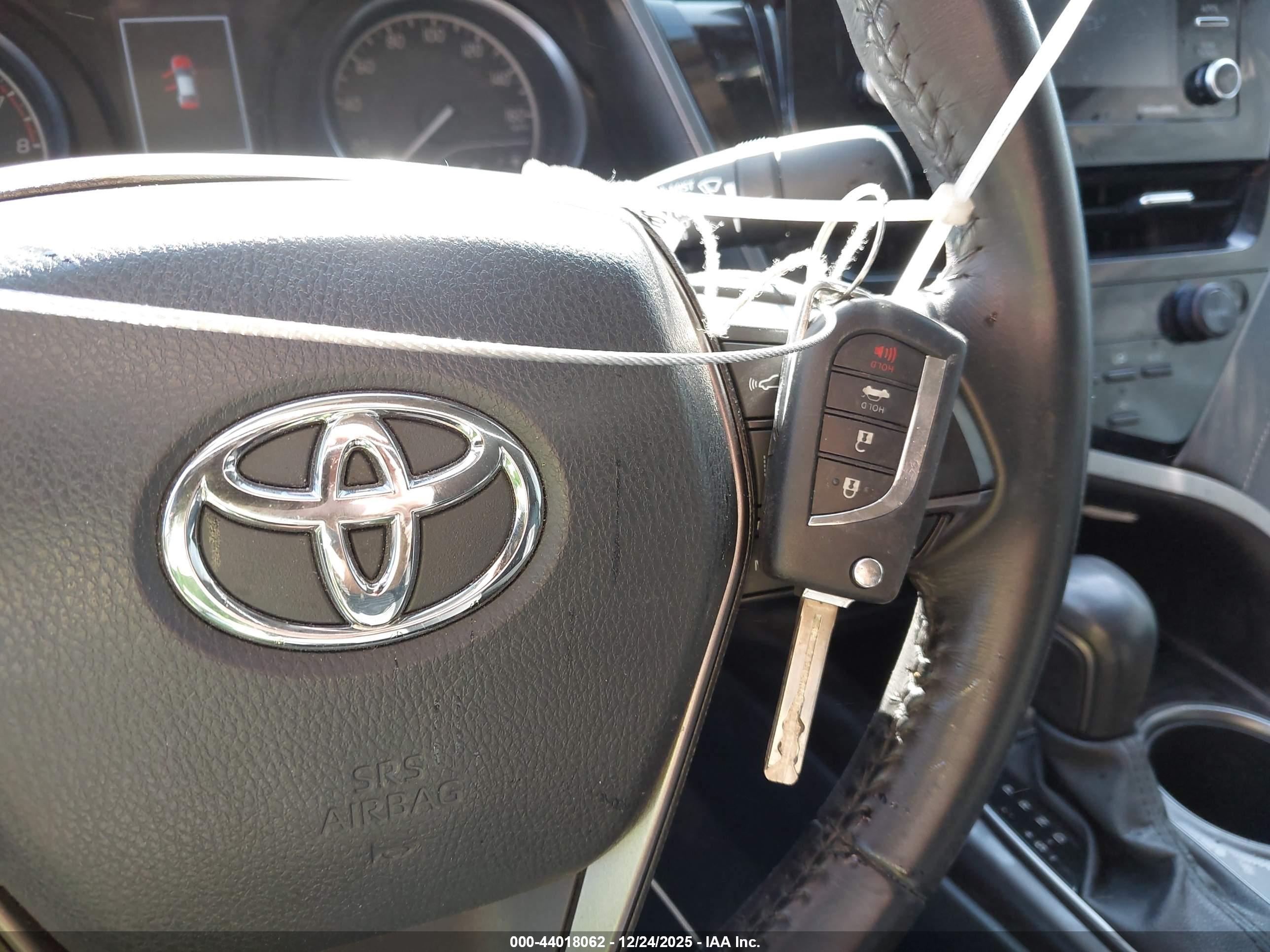 TOYOTA CAMRY image 11