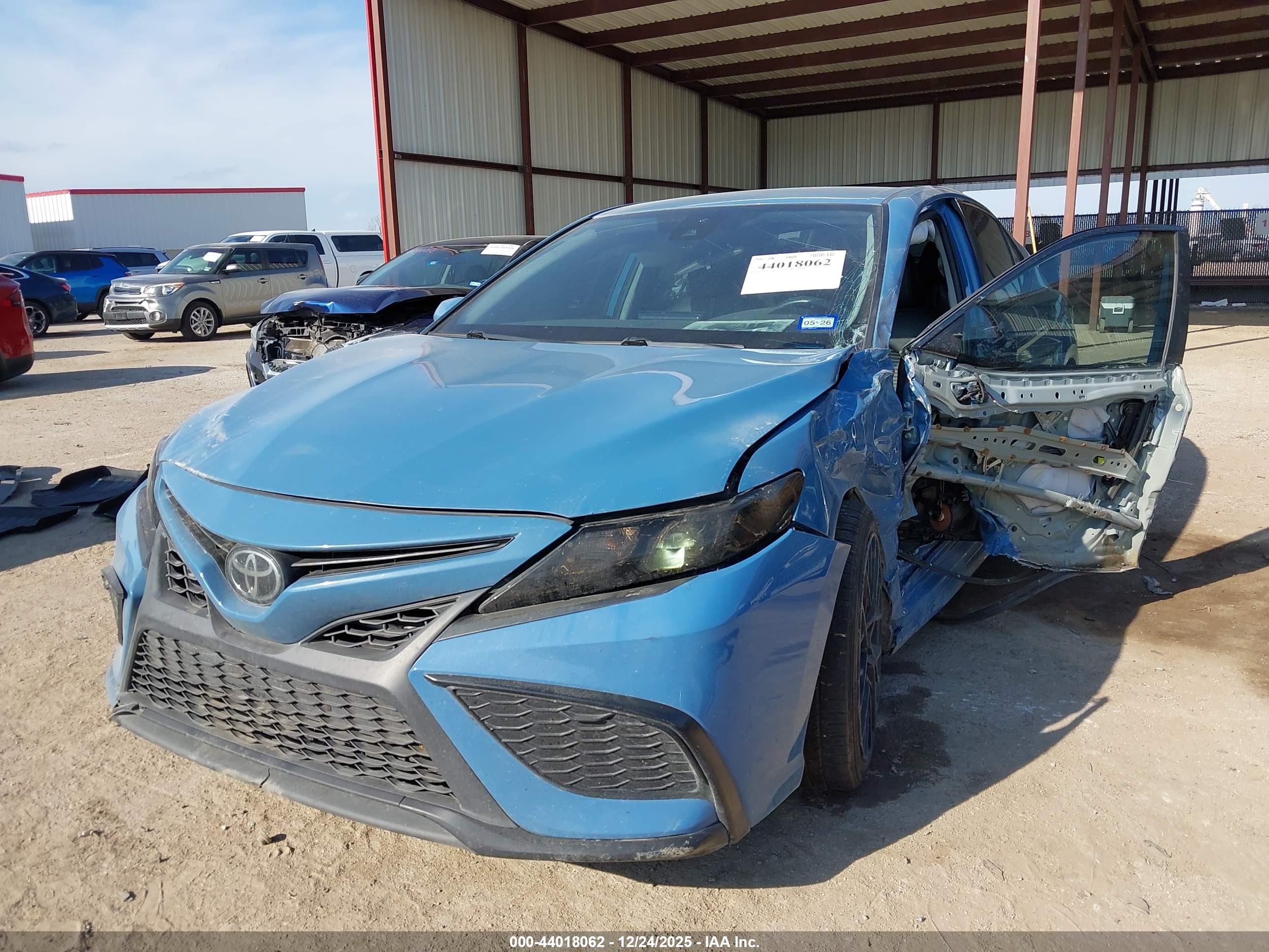 TOYOTA CAMRY image 2