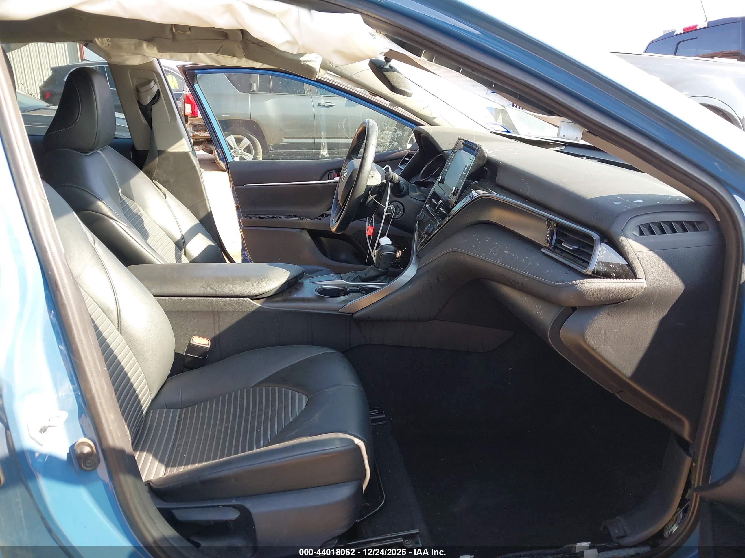 TOYOTA CAMRY image 5