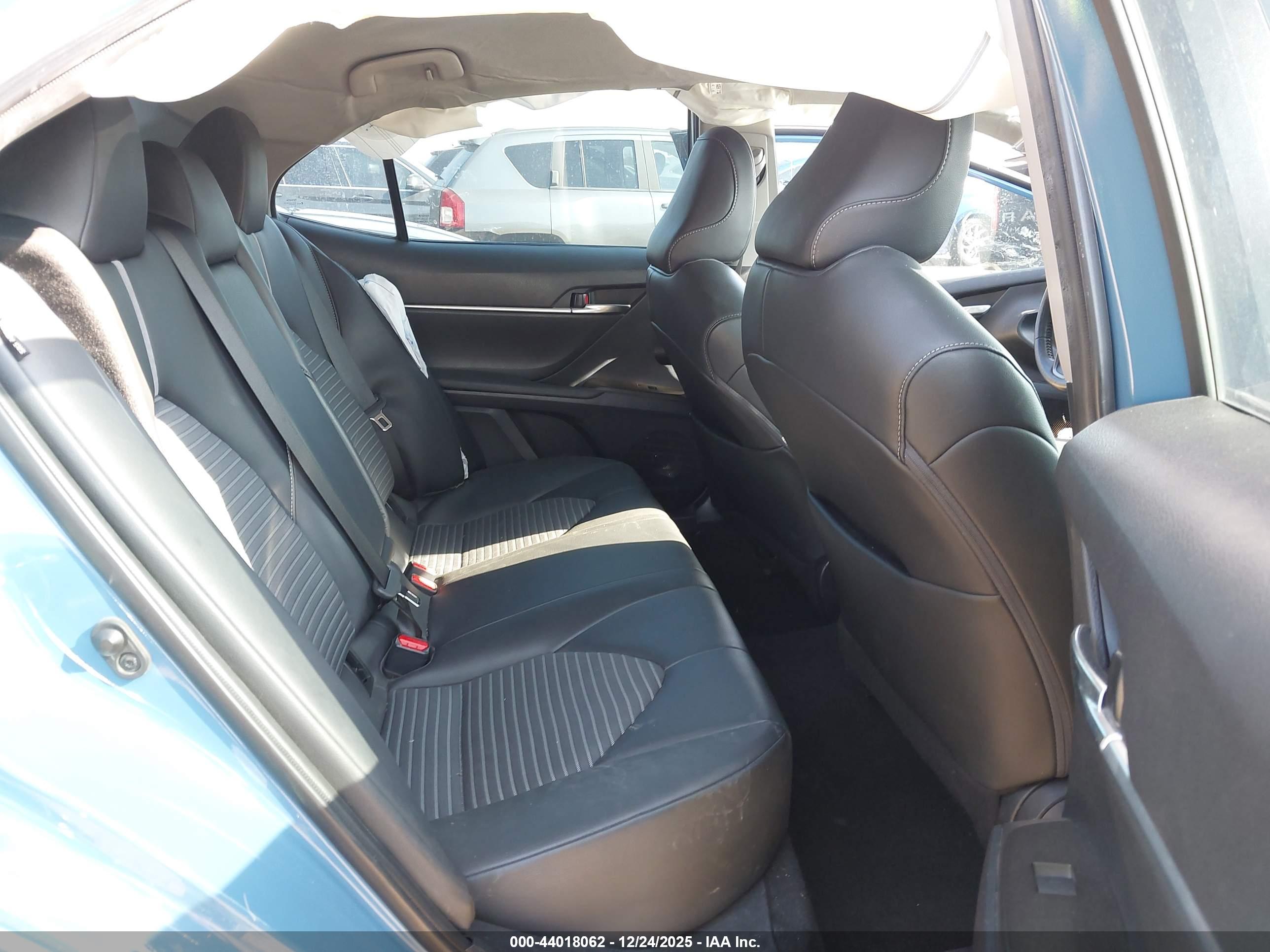 TOYOTA CAMRY image 8
