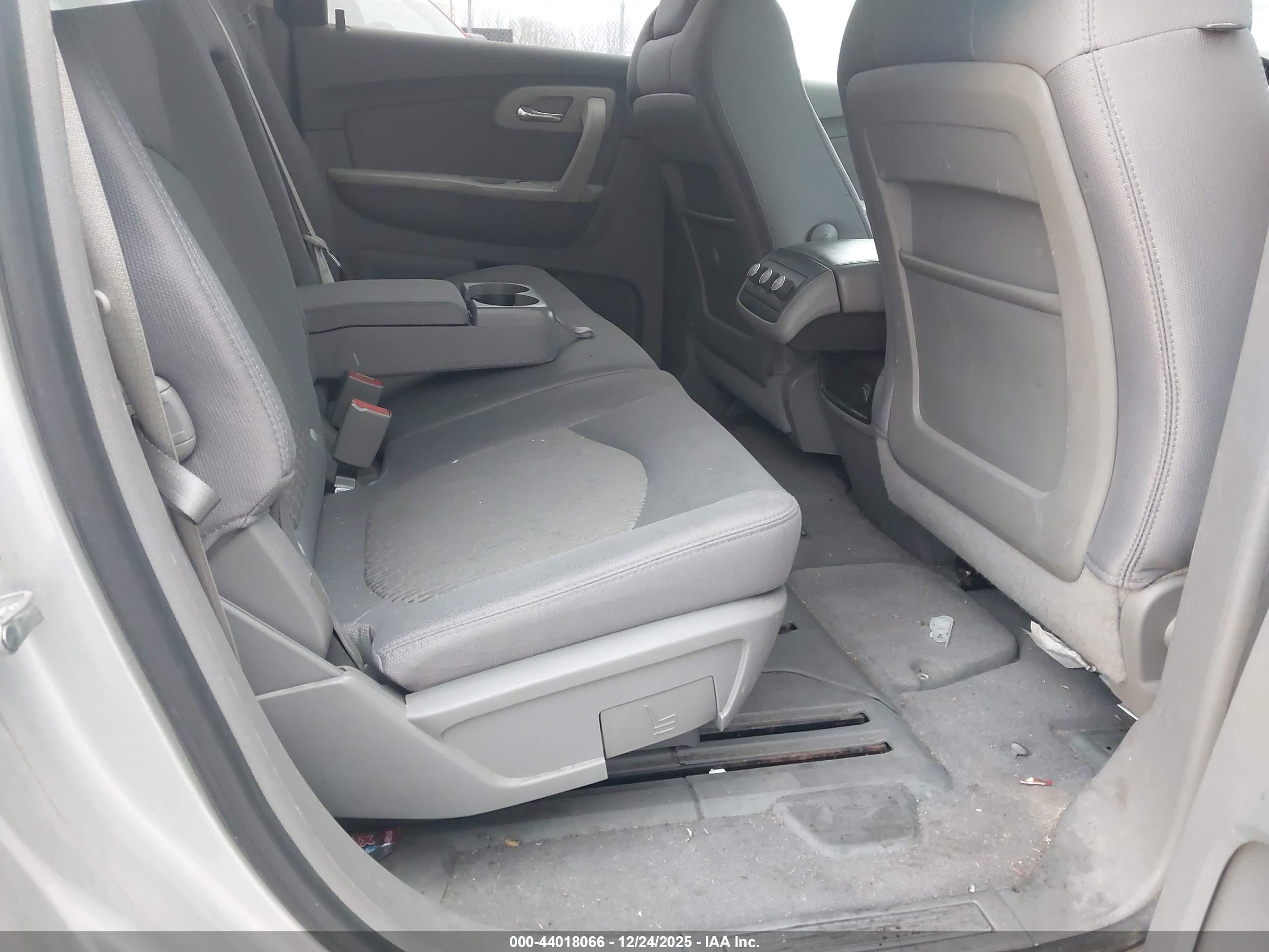 CHEVROLET TRAVERSE image 8