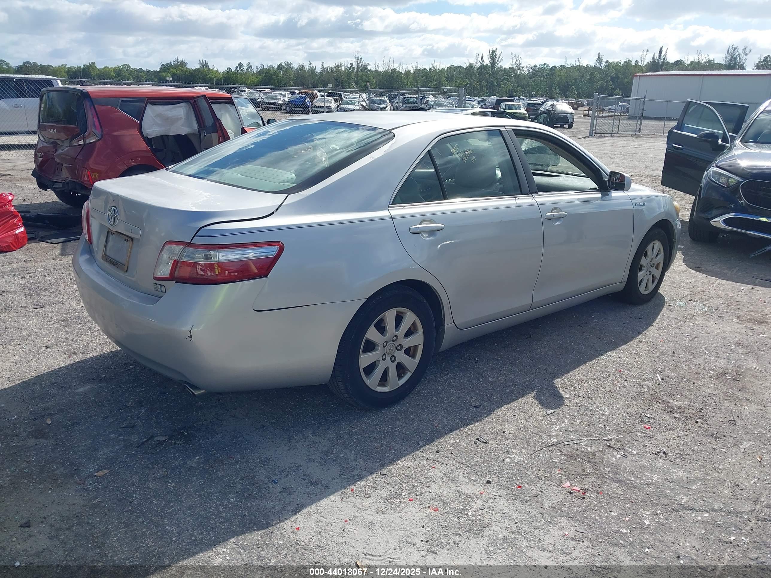 TOYOTA CAMRY image 4