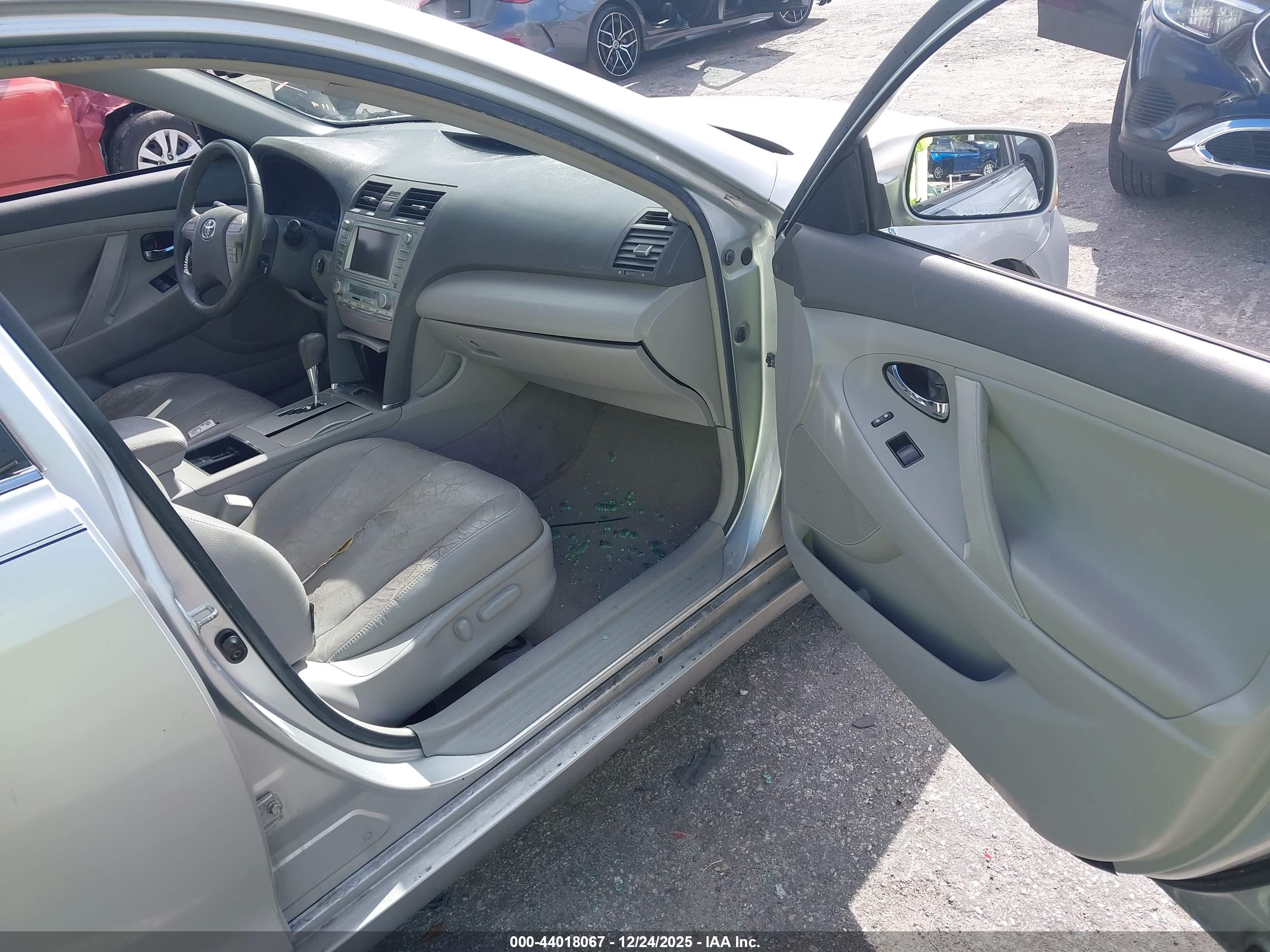 TOYOTA CAMRY image 5