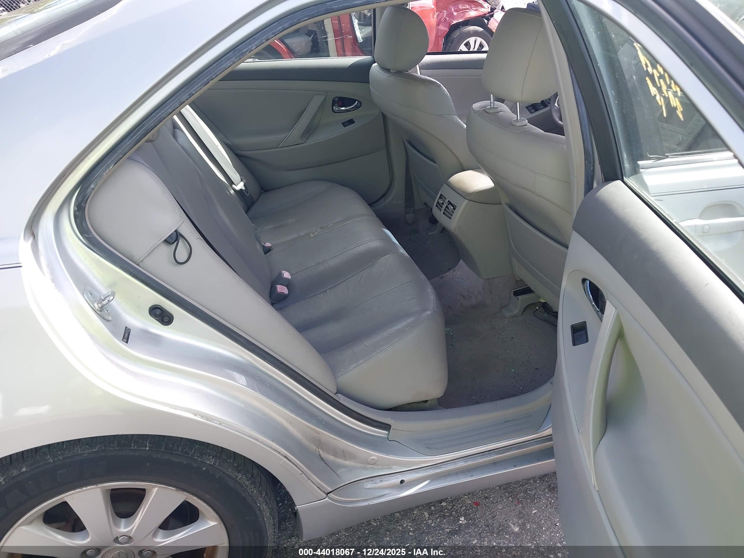 TOYOTA CAMRY image 8