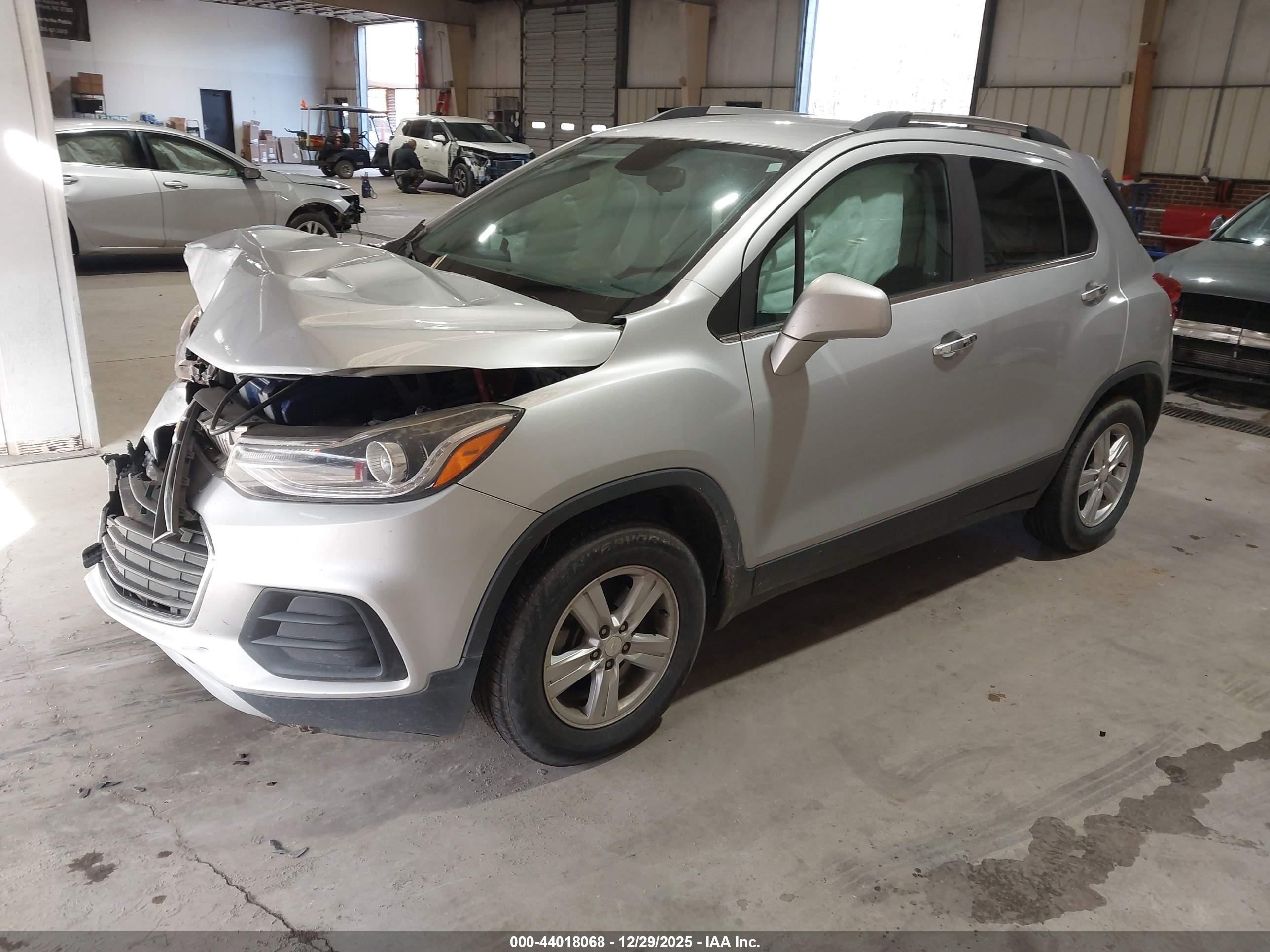 CHEVROLET TRAX image 2