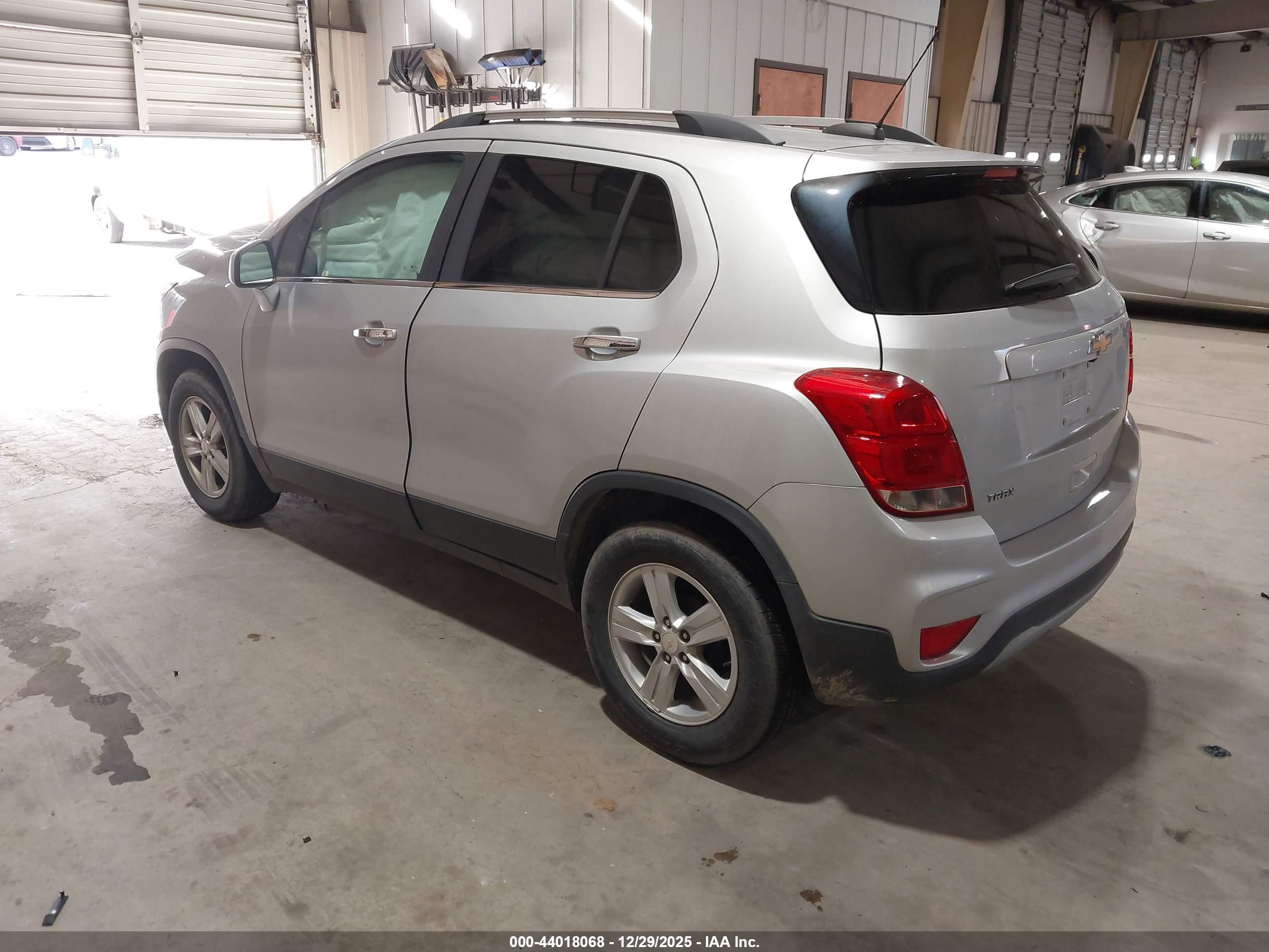 CHEVROLET TRAX image 3