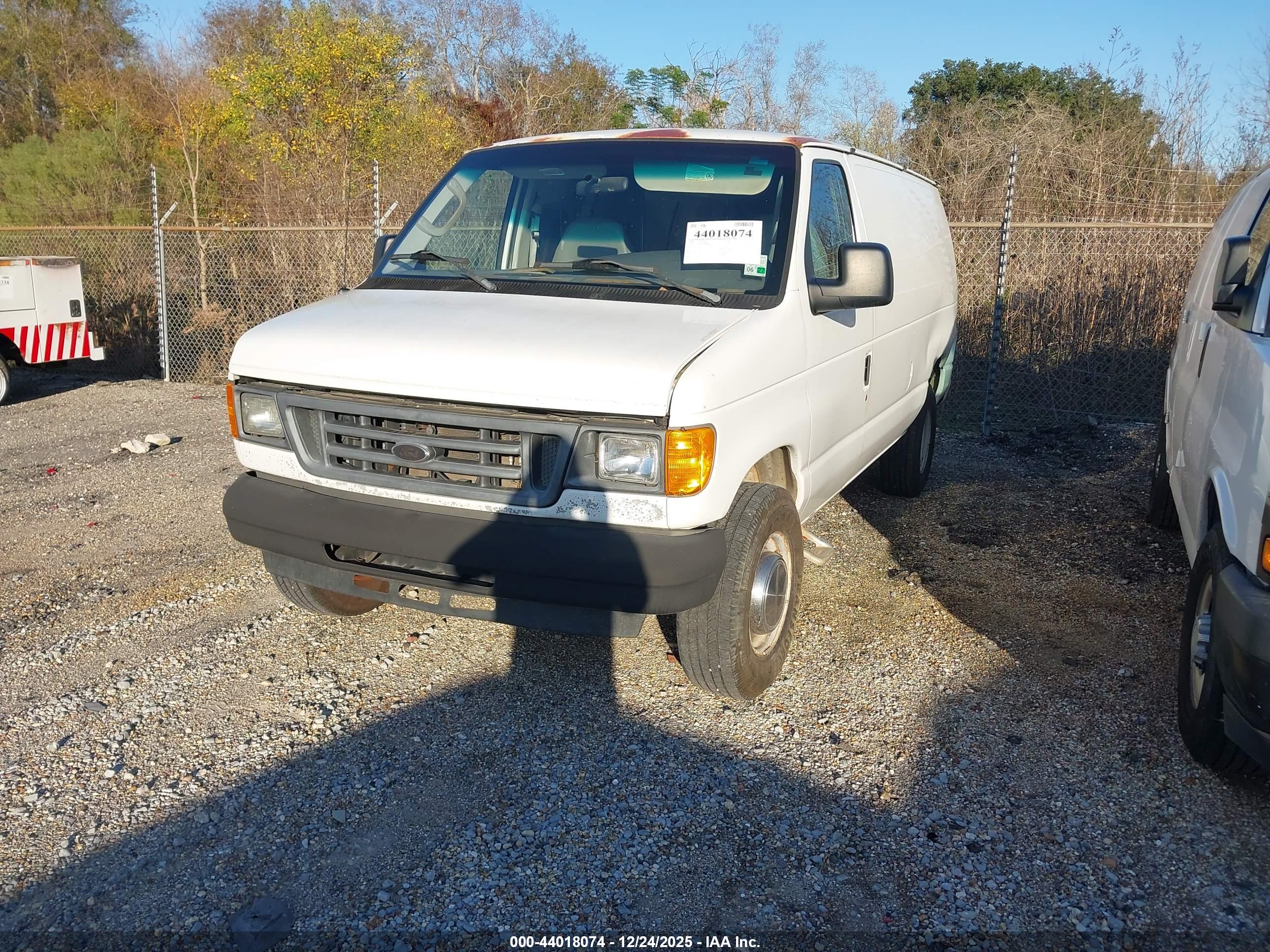 FORD E-250 image 2
