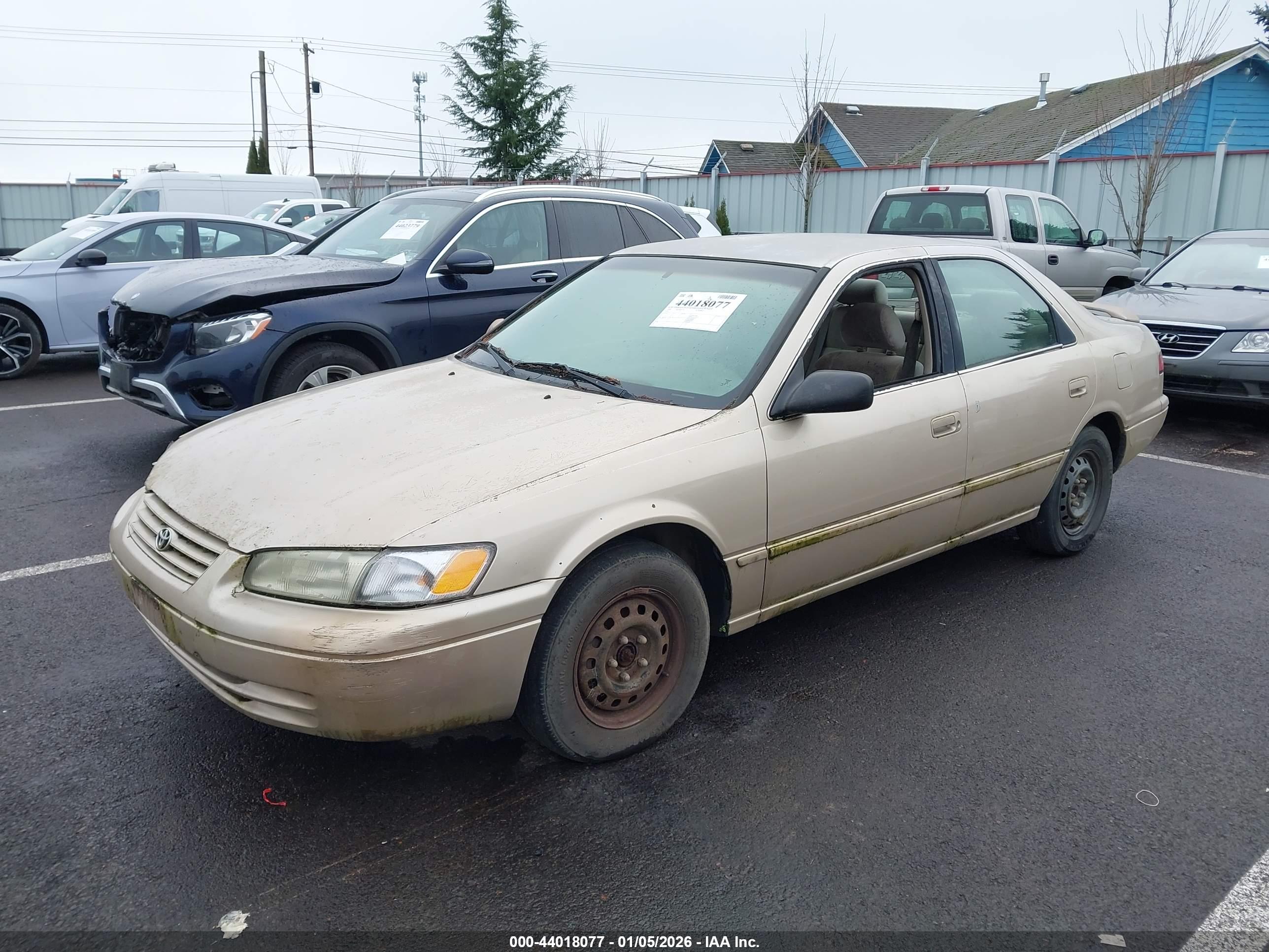 TOYOTA CAMRY image 2