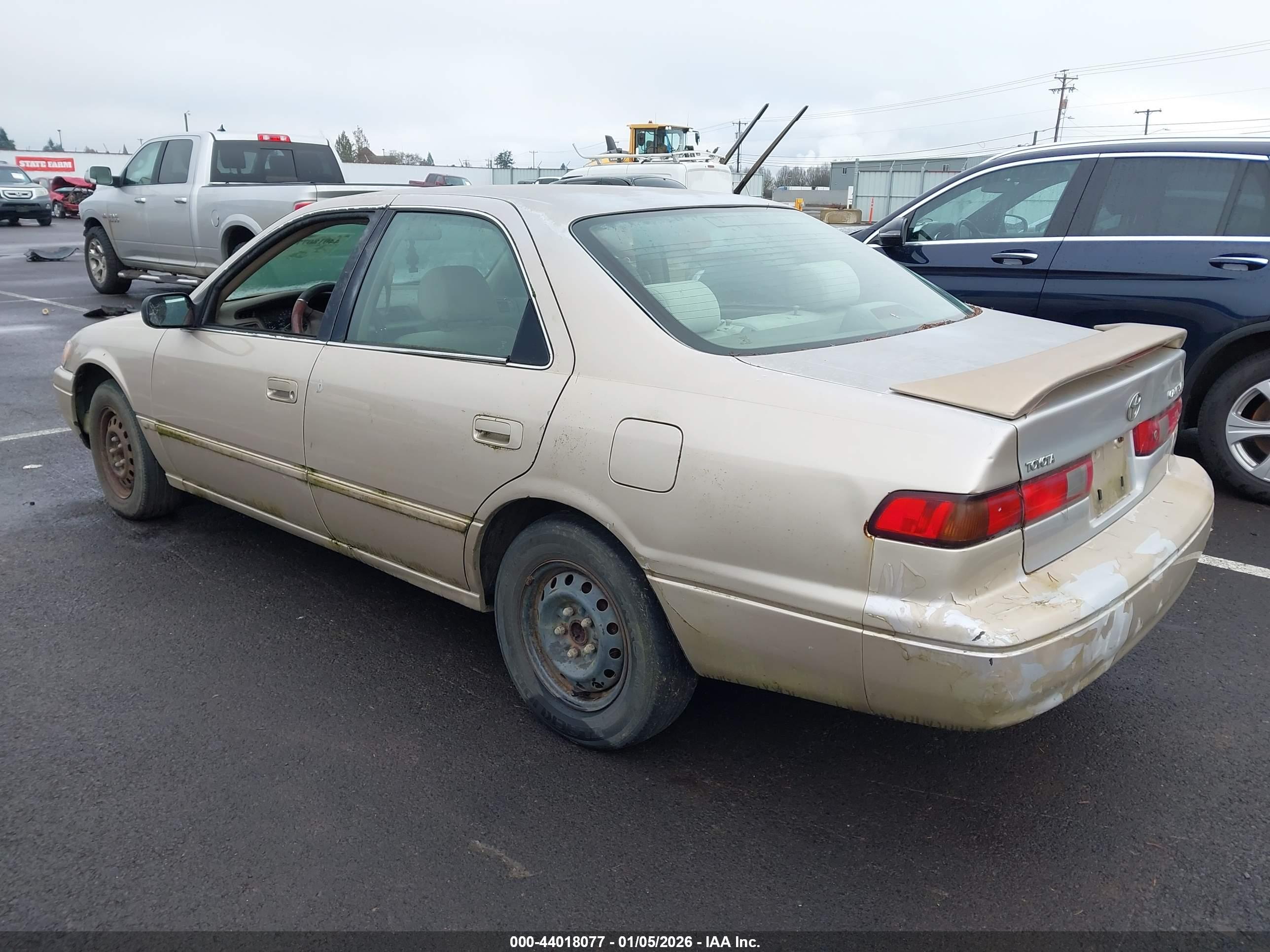 TOYOTA CAMRY image 3