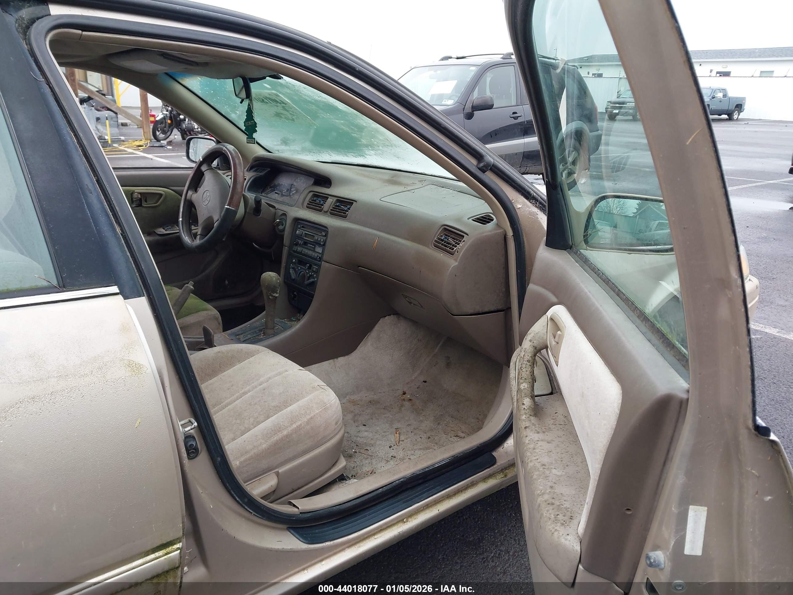 TOYOTA CAMRY image 5