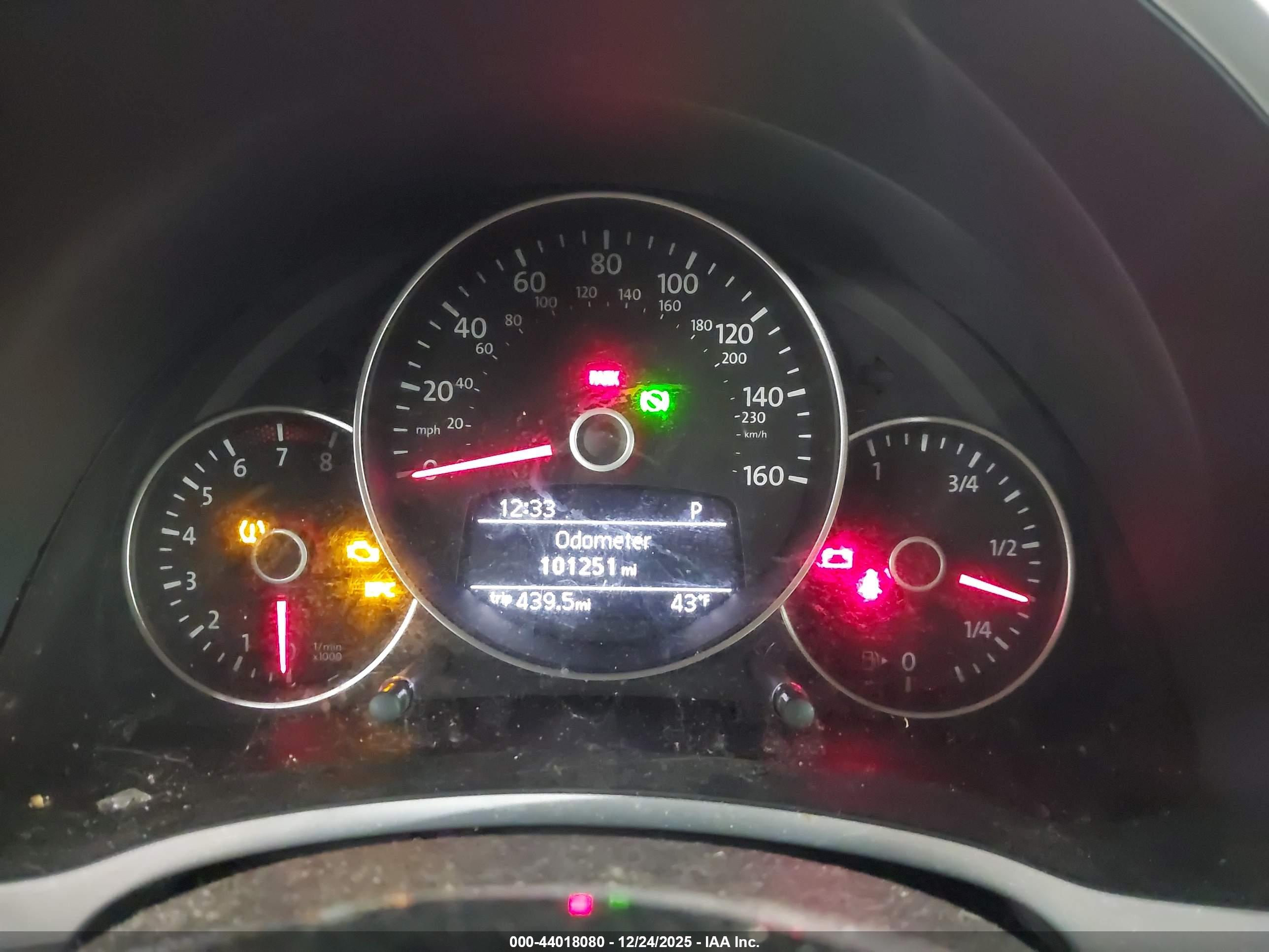 VOLKSWAGEN BEETLE image 7