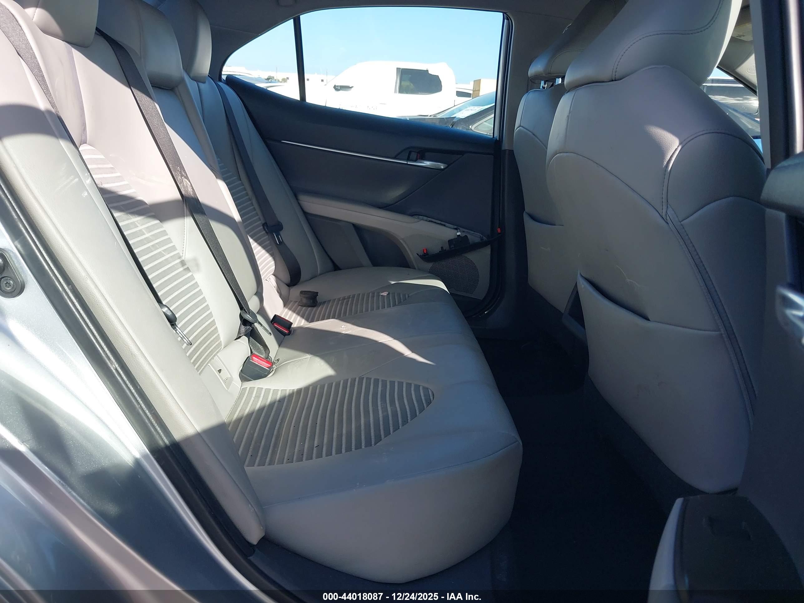 TOYOTA CAMRY image 8