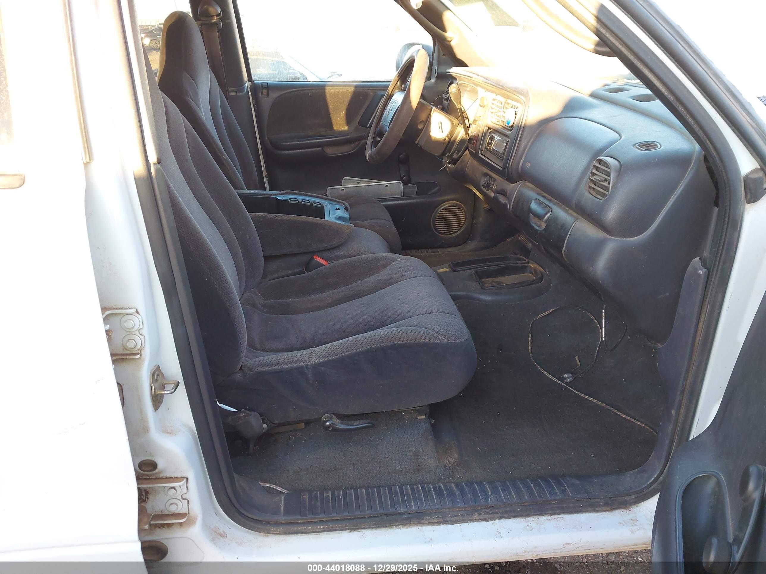DODGE DAKOTA image 5