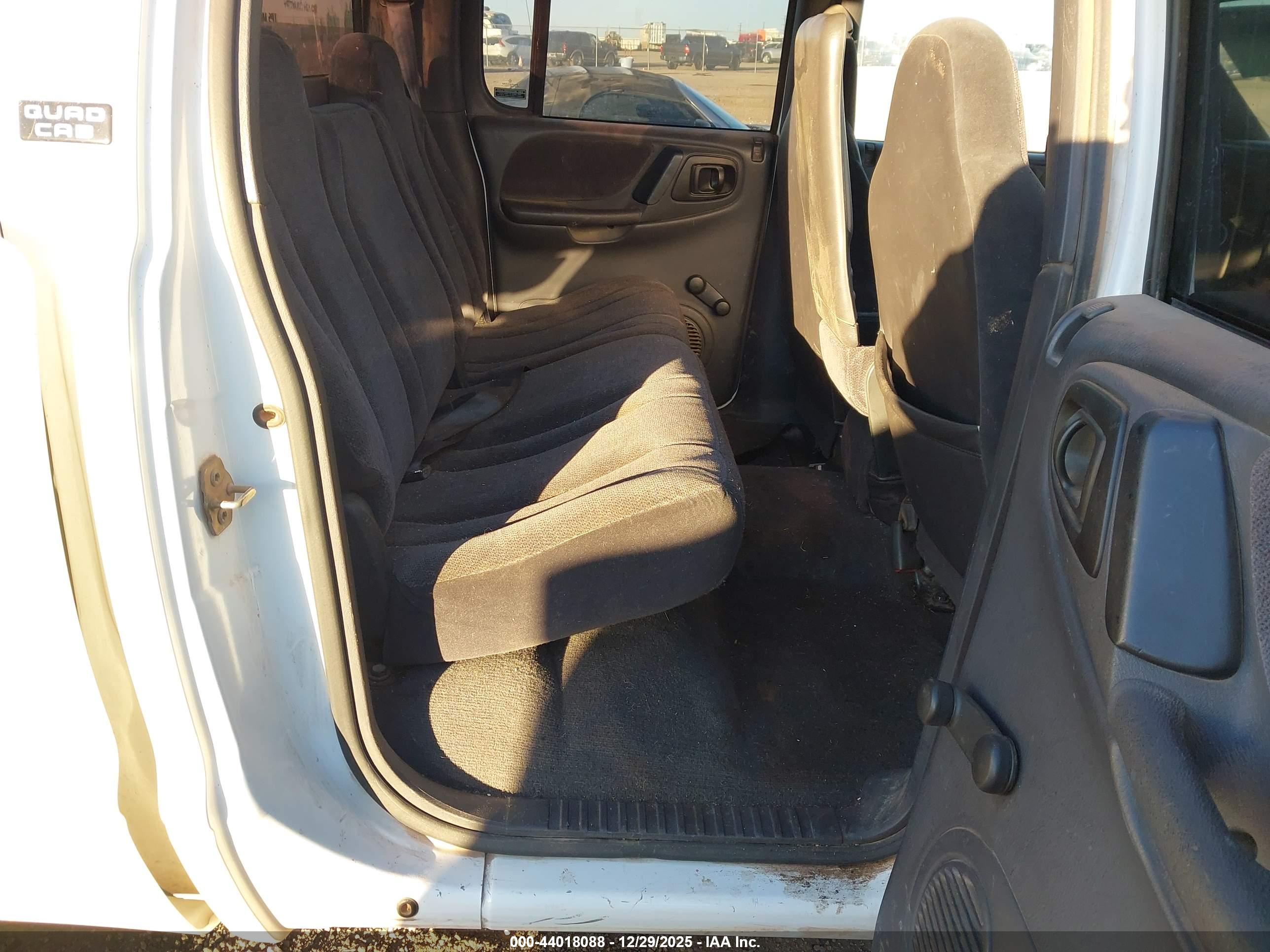 DODGE DAKOTA image 8