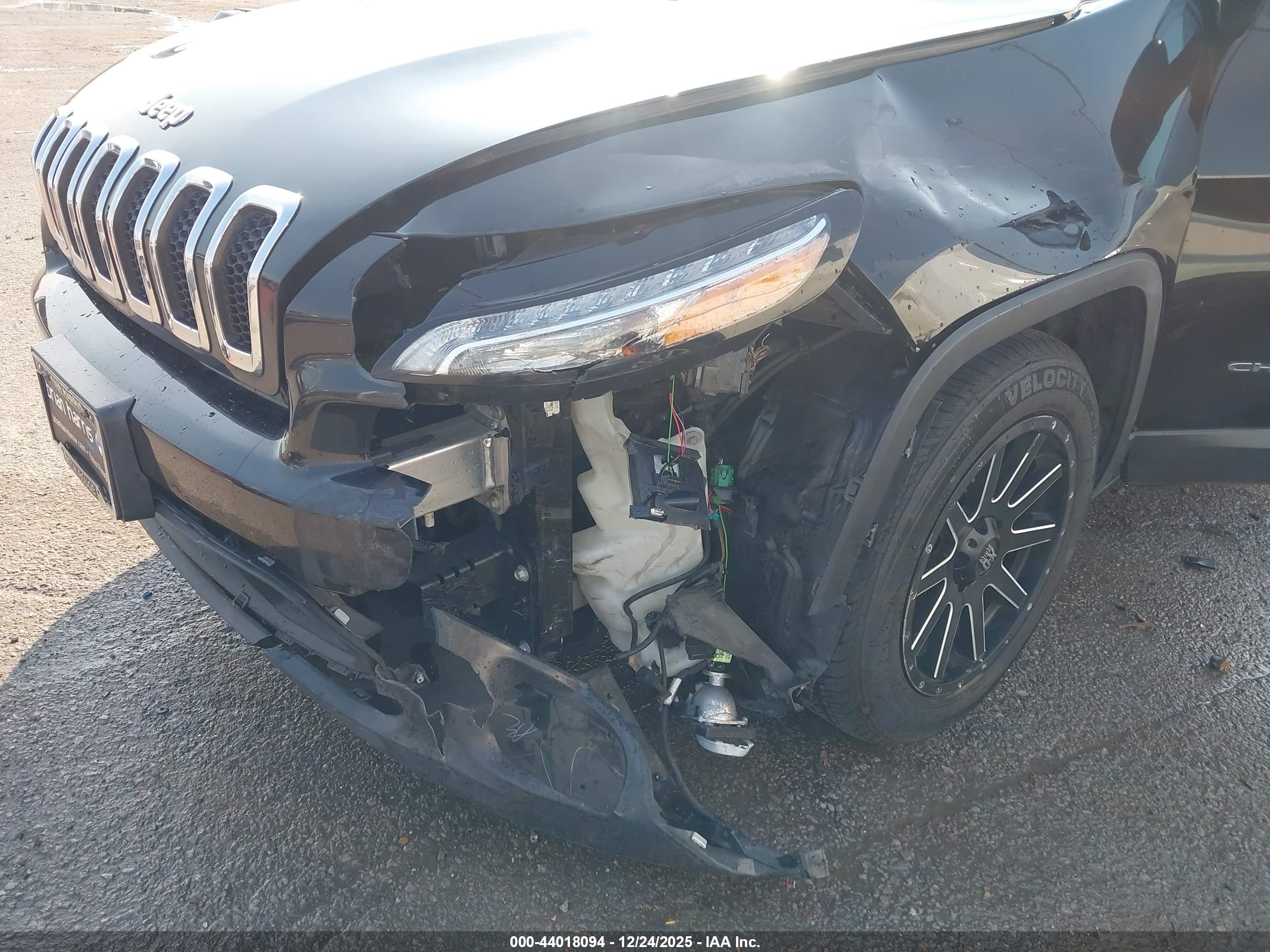 JEEP CHEROKEE image 6