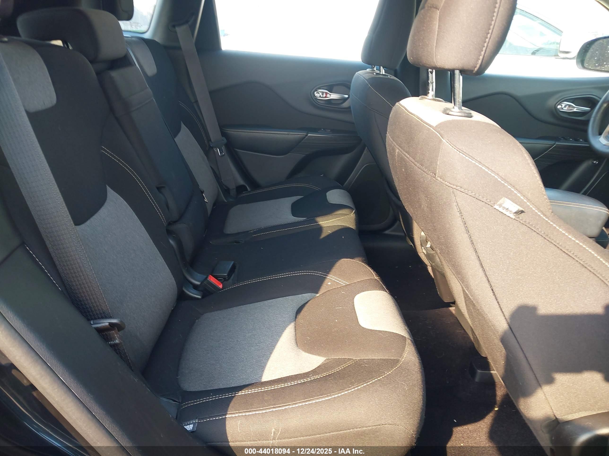JEEP CHEROKEE image 8