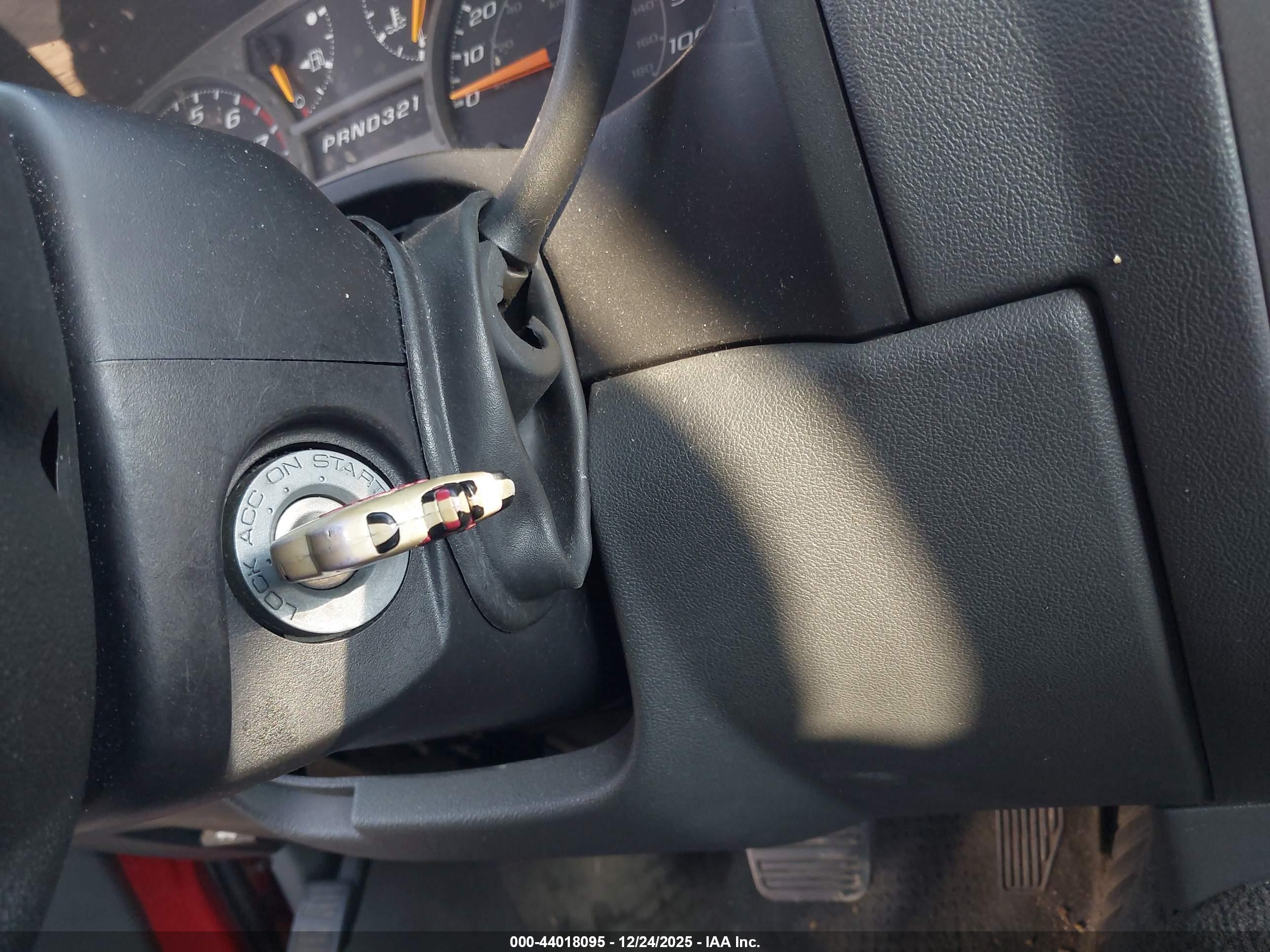 CHEVROLET COLORADO image 11