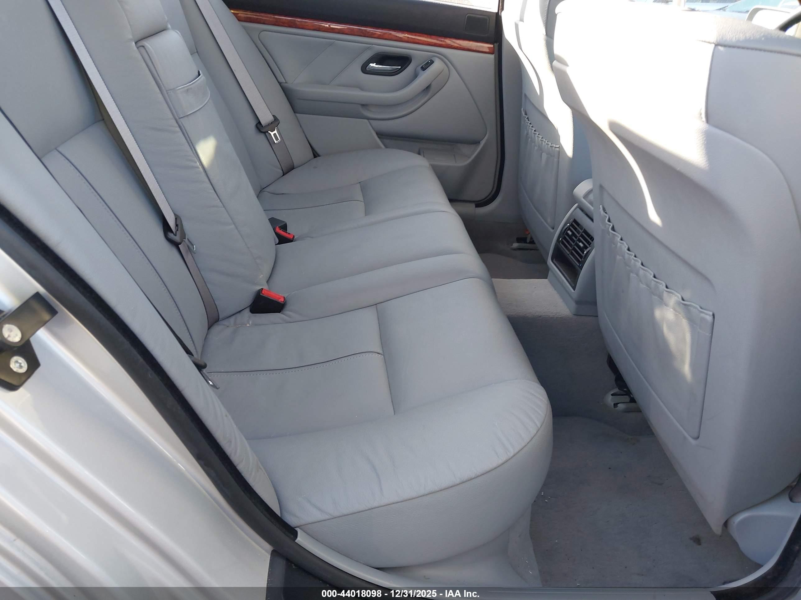 BMW 525IA image 8