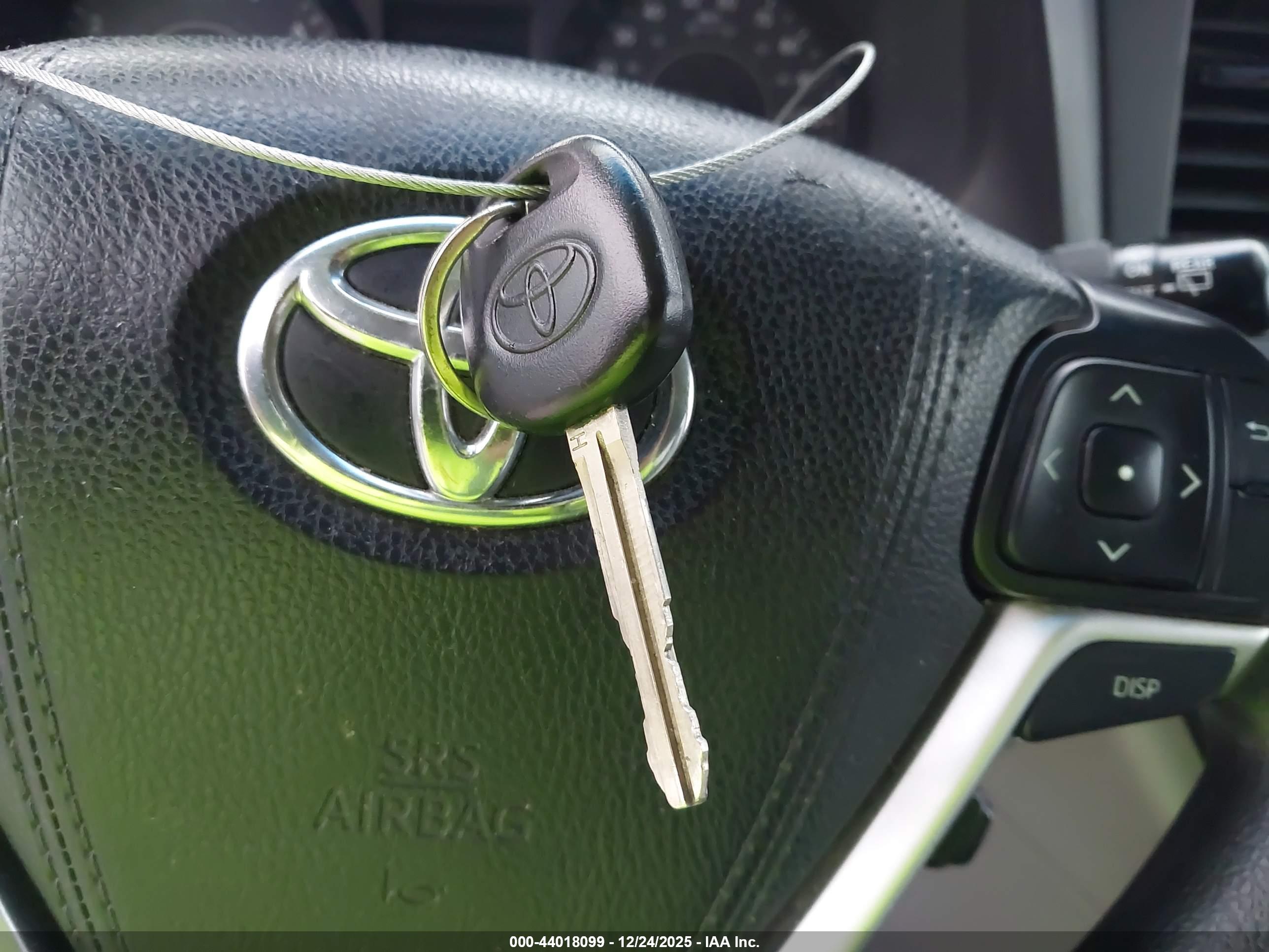 TOYOTA SIENNA image 11