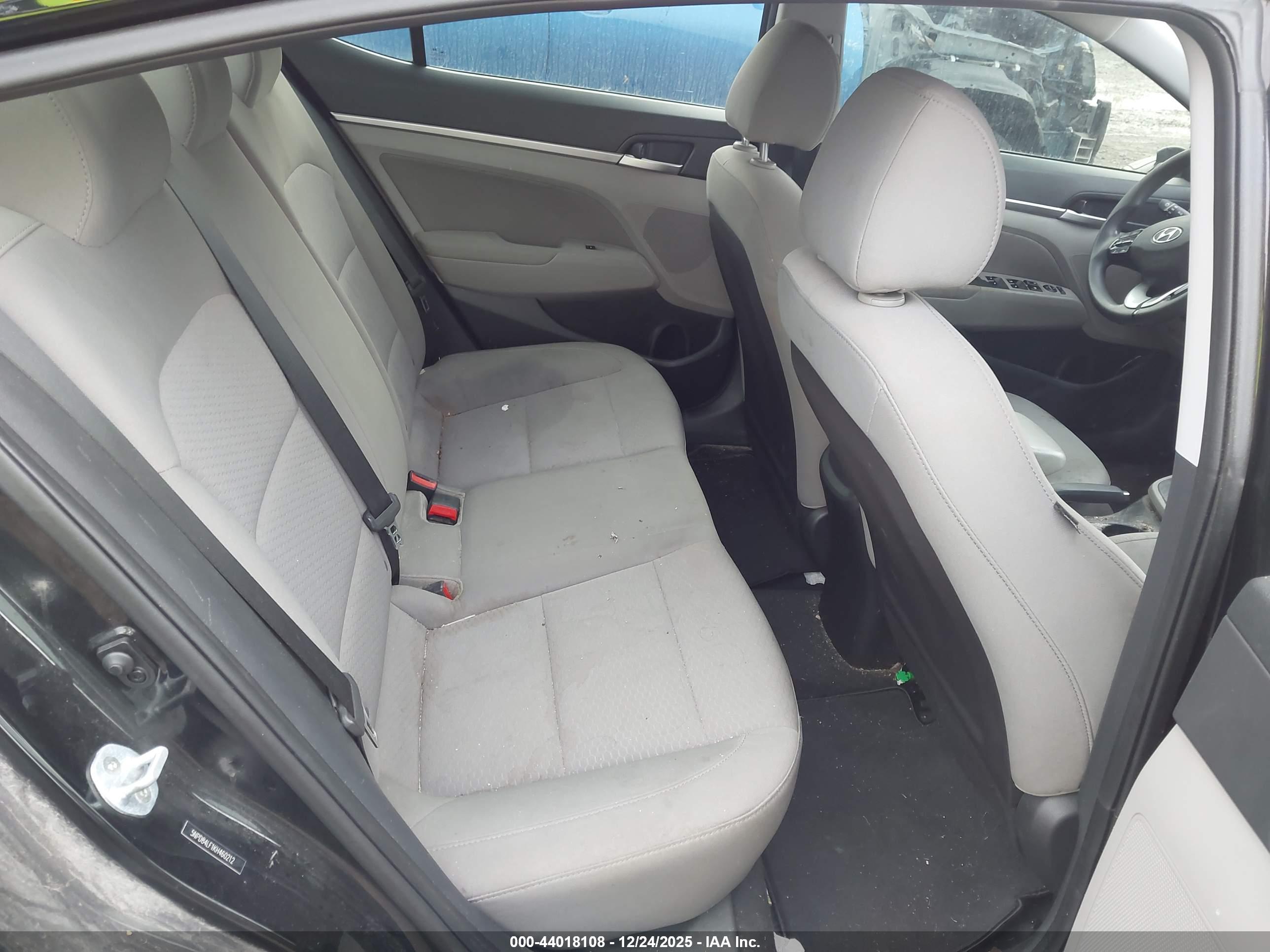 HYUNDAI ELANTRA image 8