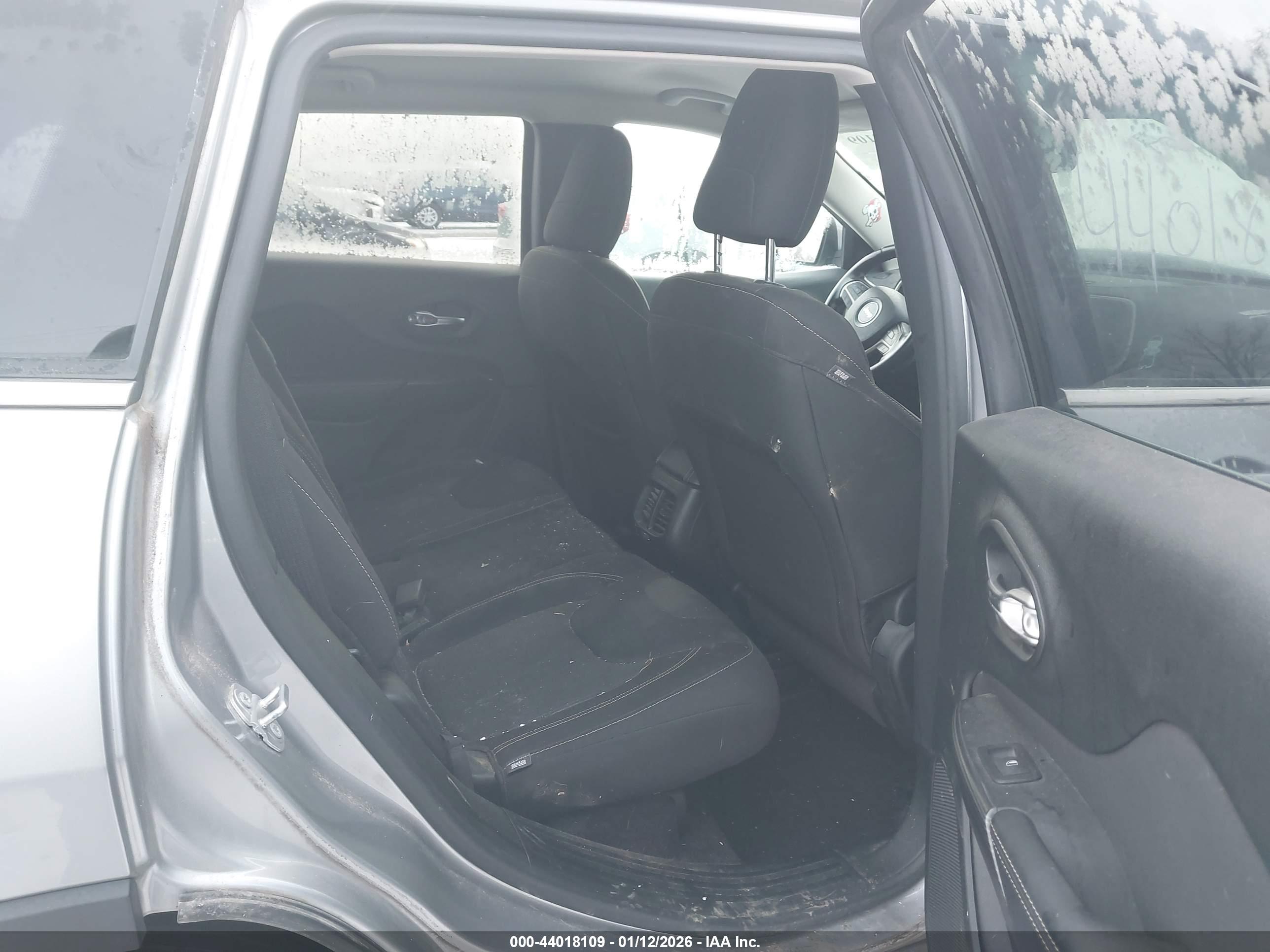 JEEP CHEROKEE image 8
