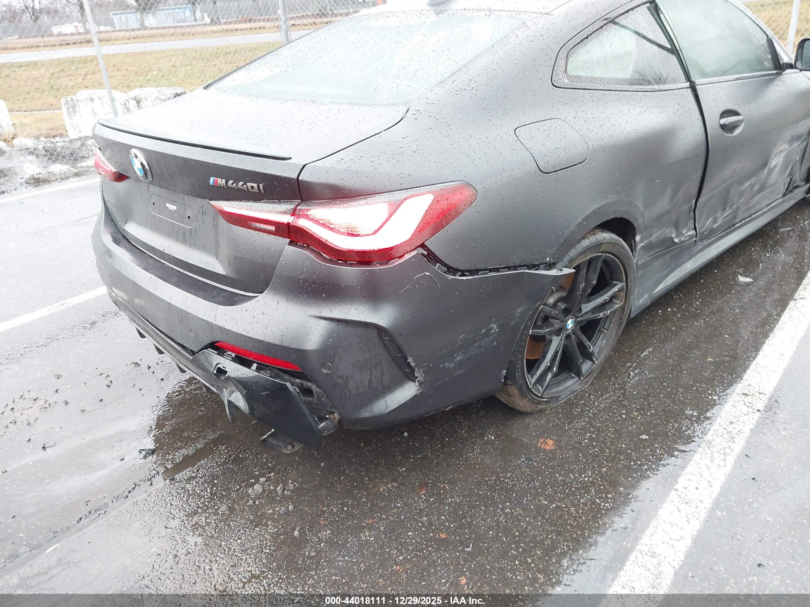 BMW M440I image 6