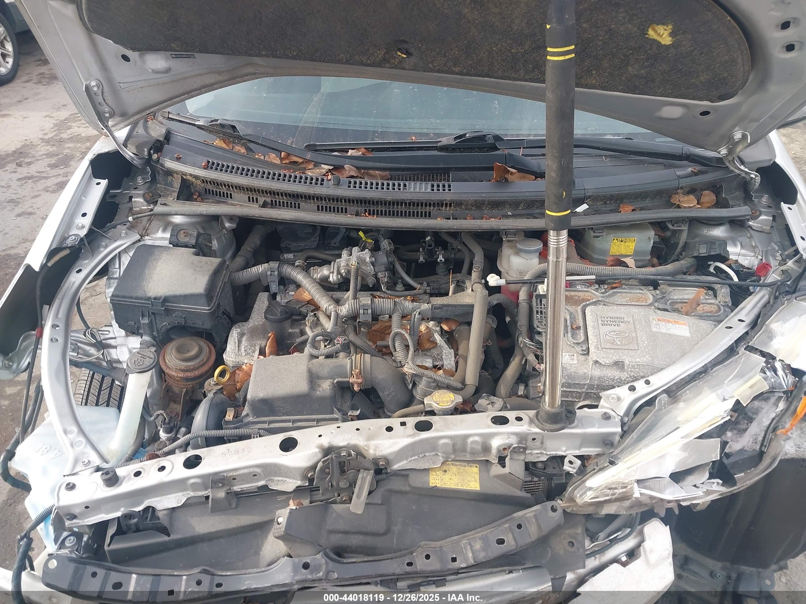 TOYOTA PRIUS image 10