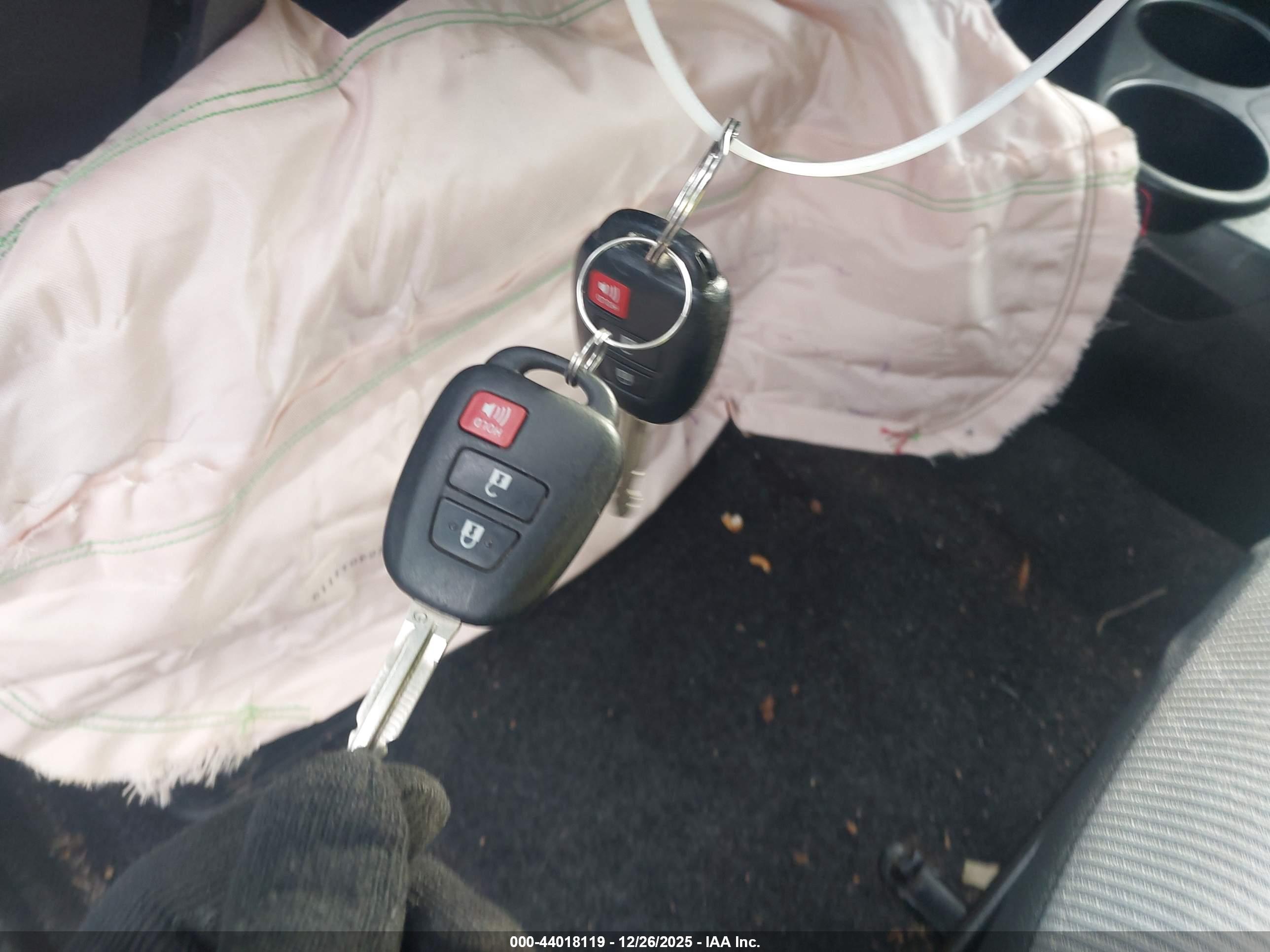 TOYOTA PRIUS image 11