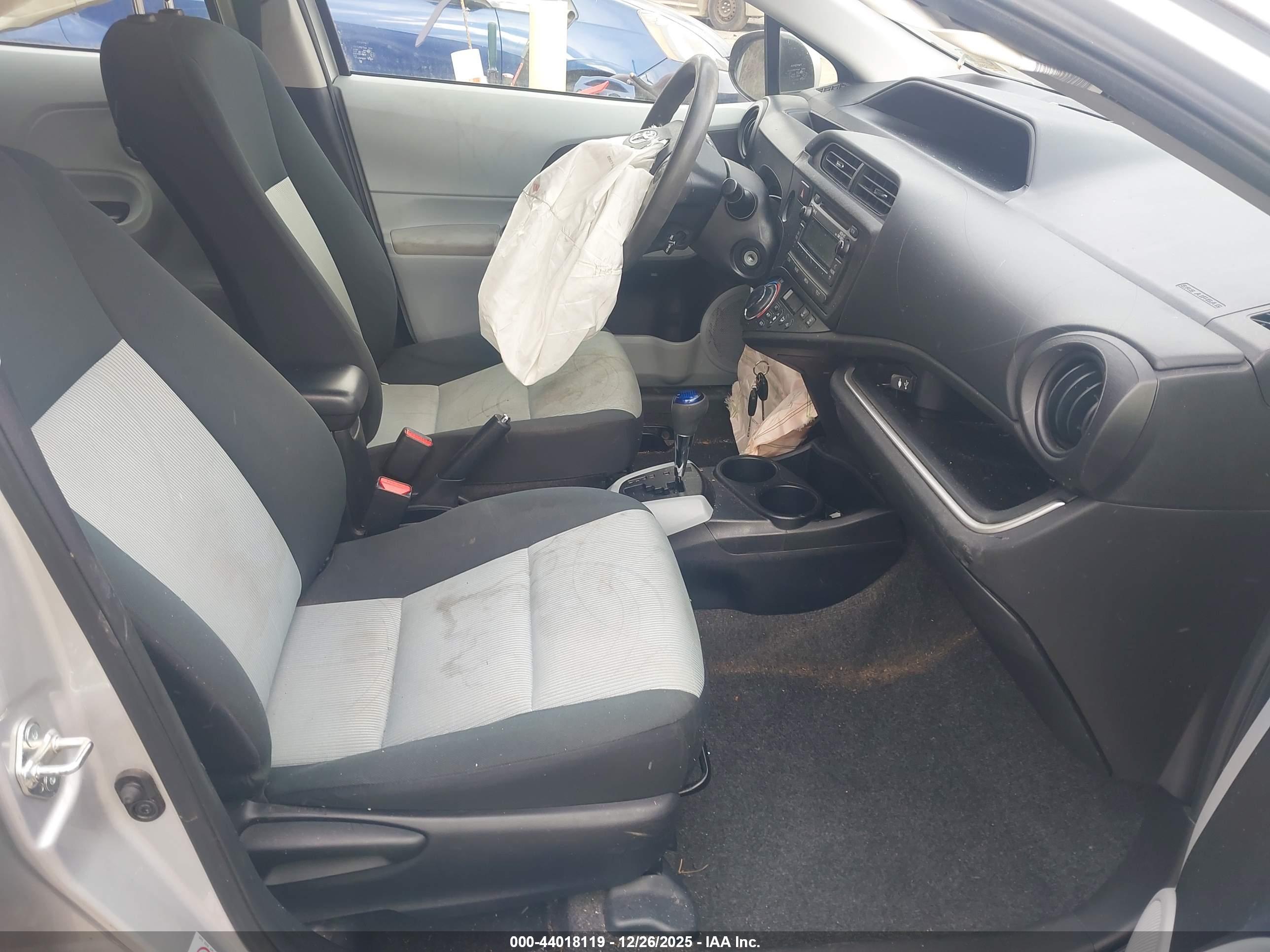 TOYOTA PRIUS image 5