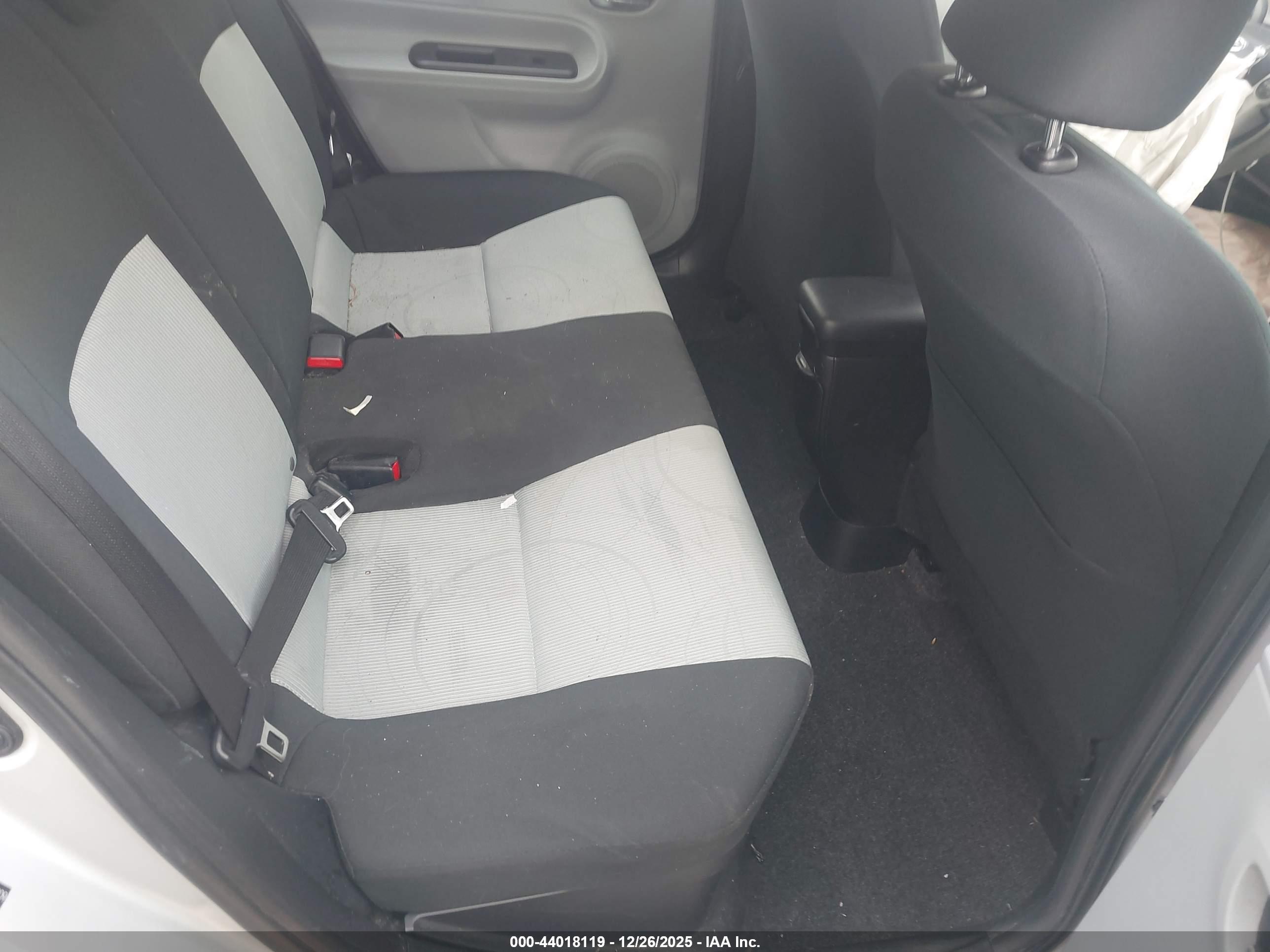 TOYOTA PRIUS image 8