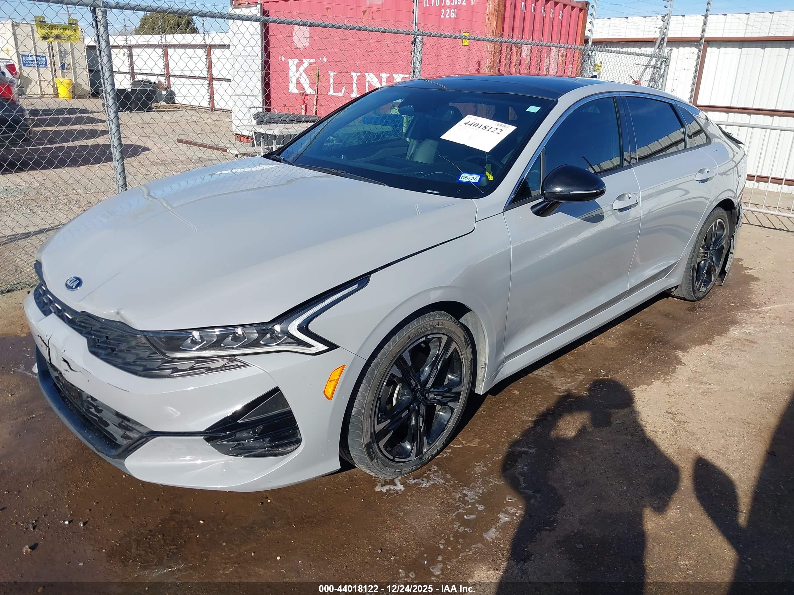 KIA K5 image 2