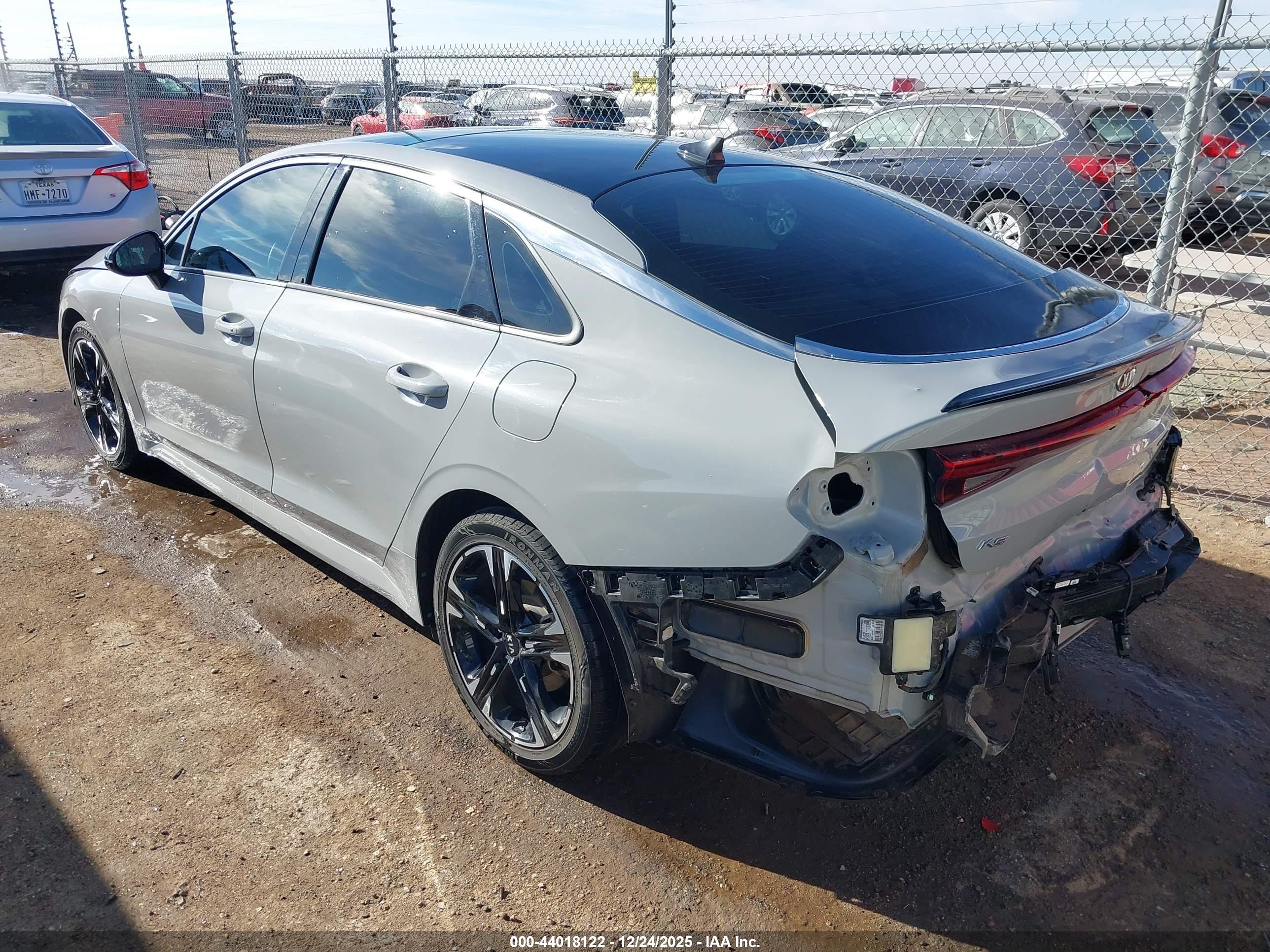 KIA K5 image 3