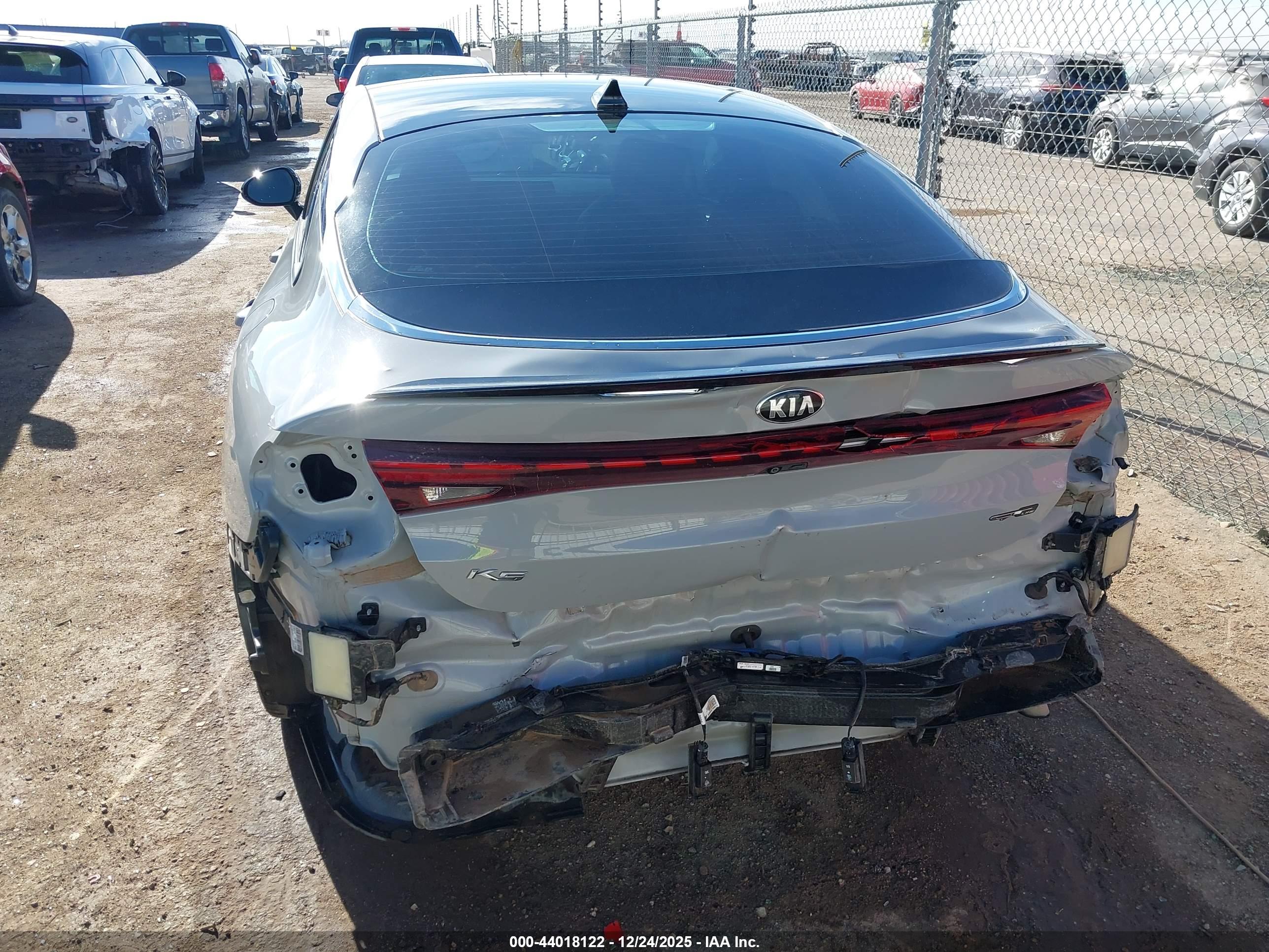 KIA K5 image 6