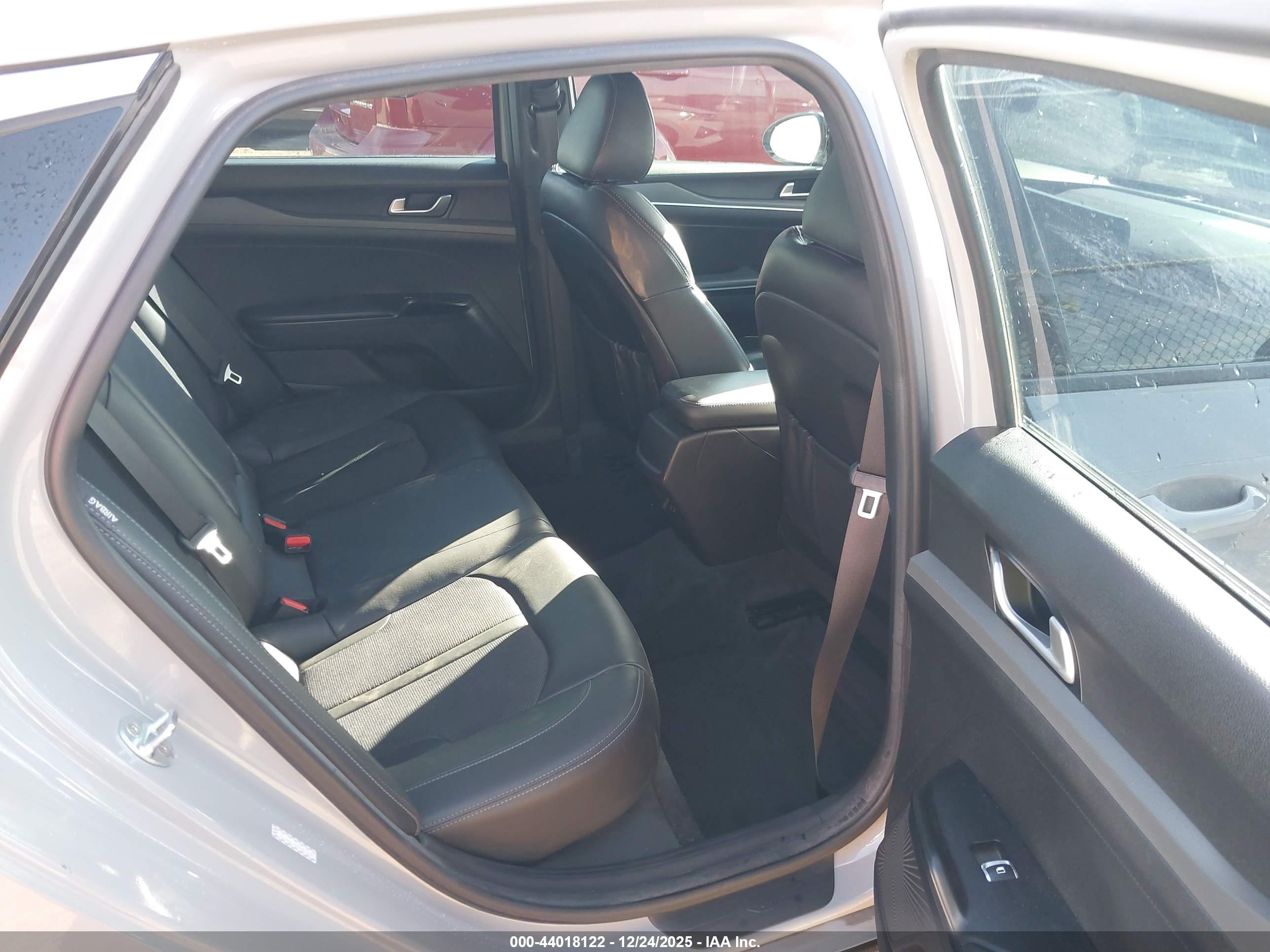 KIA K5 image 8