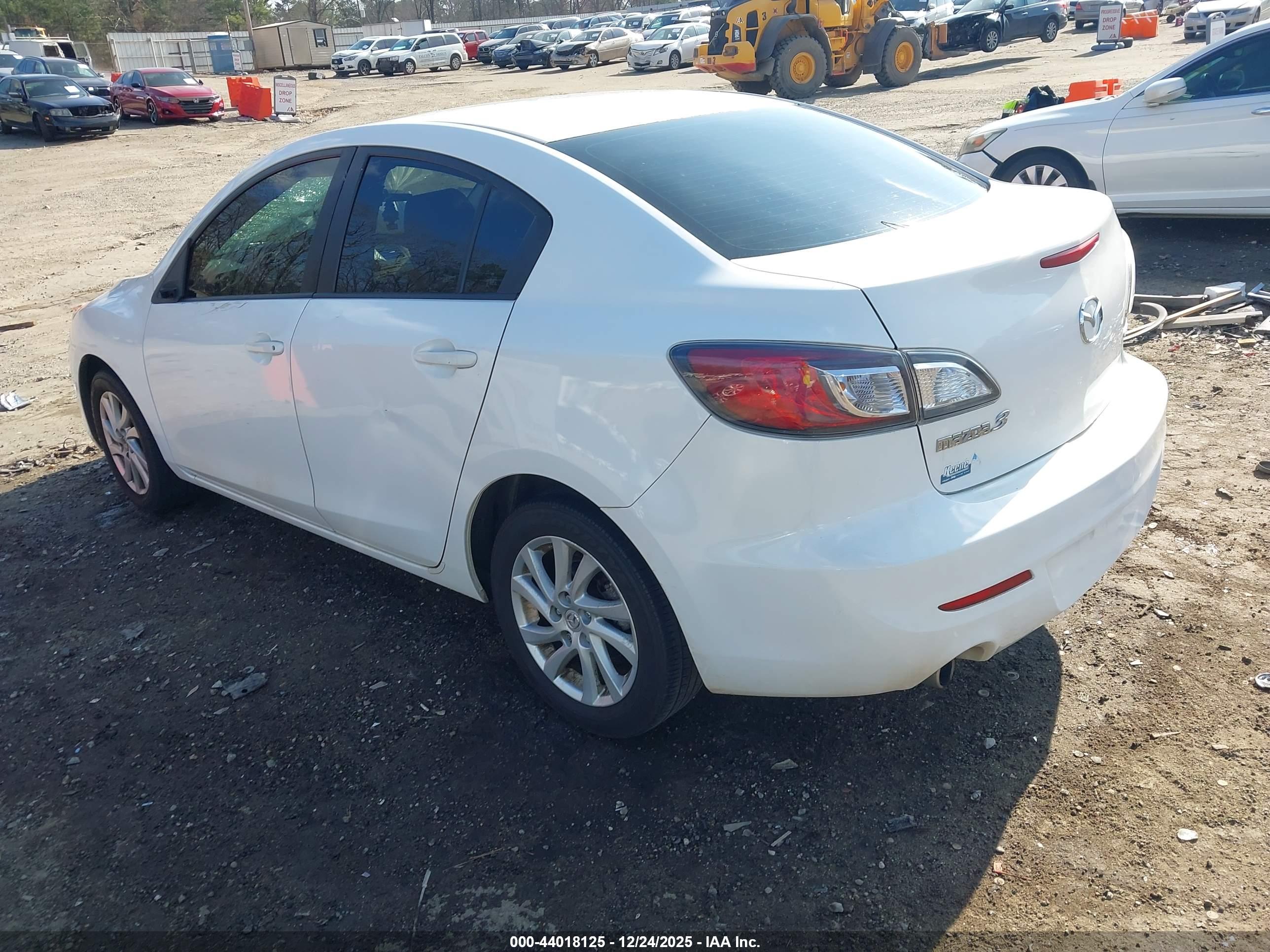 MAZDA MAZDA3 image 3